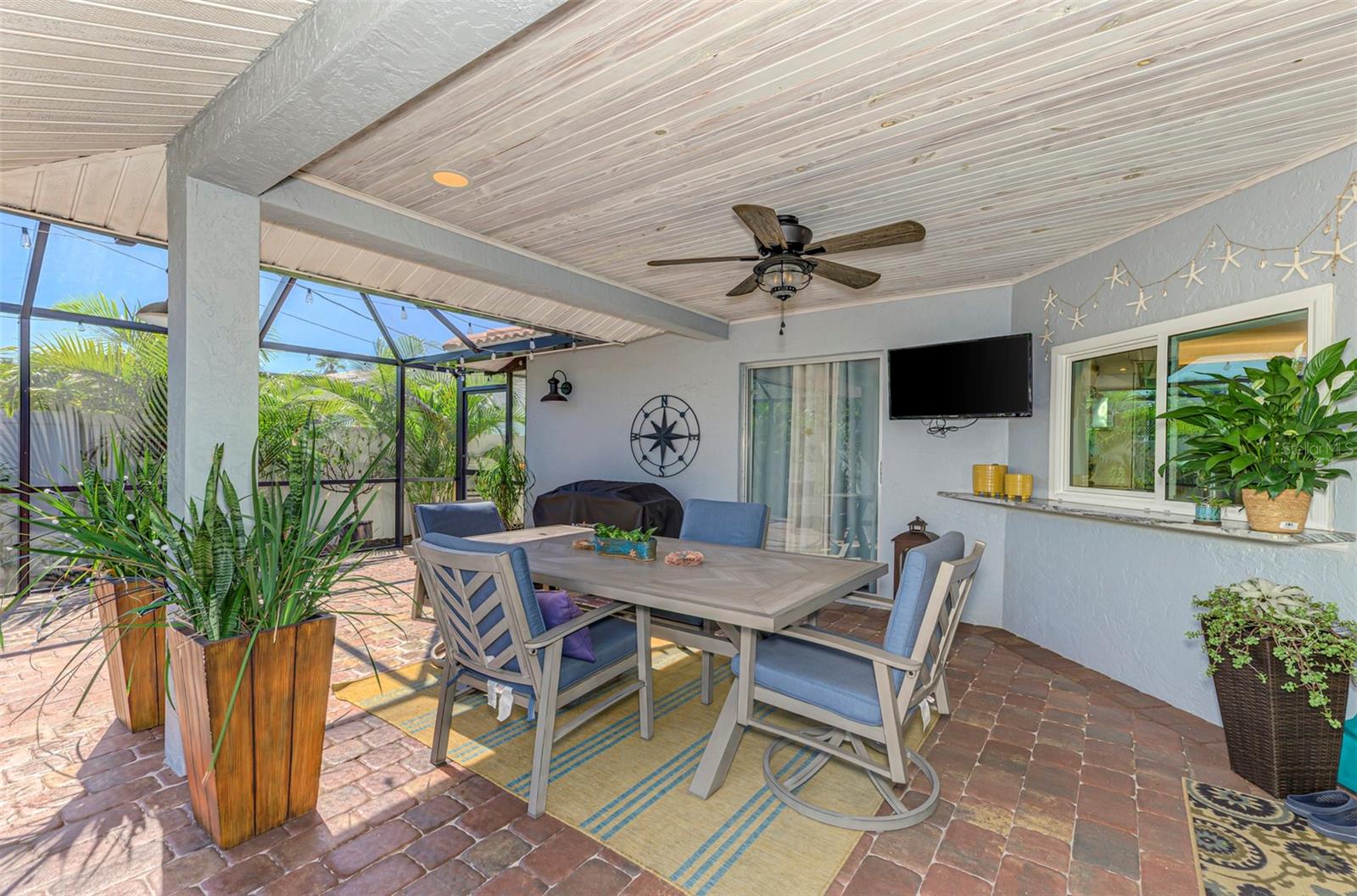 Image 55 of 100 For 829 Harbor Drive S