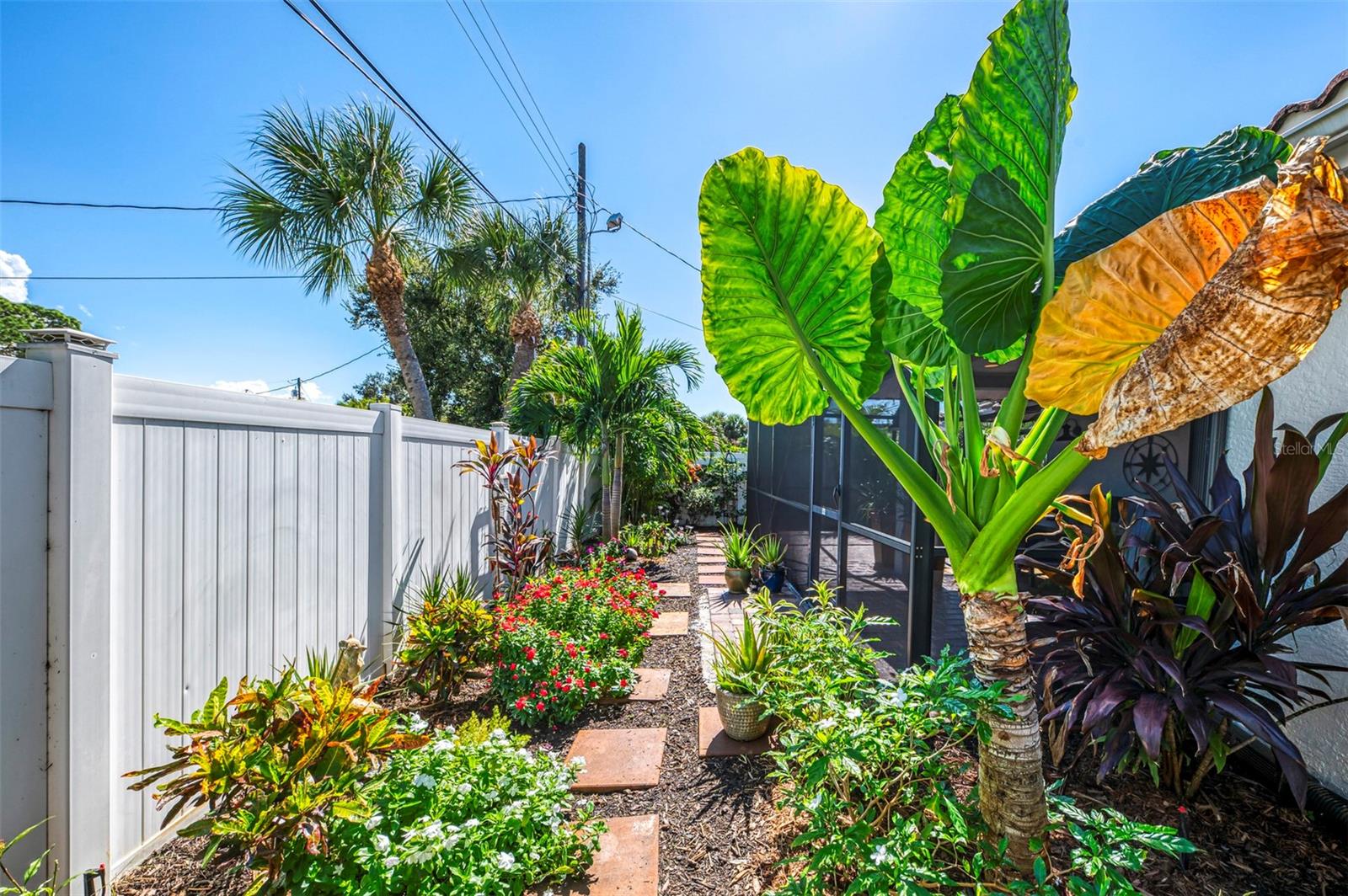 Image 59 of 100 For 829 Harbor Drive S