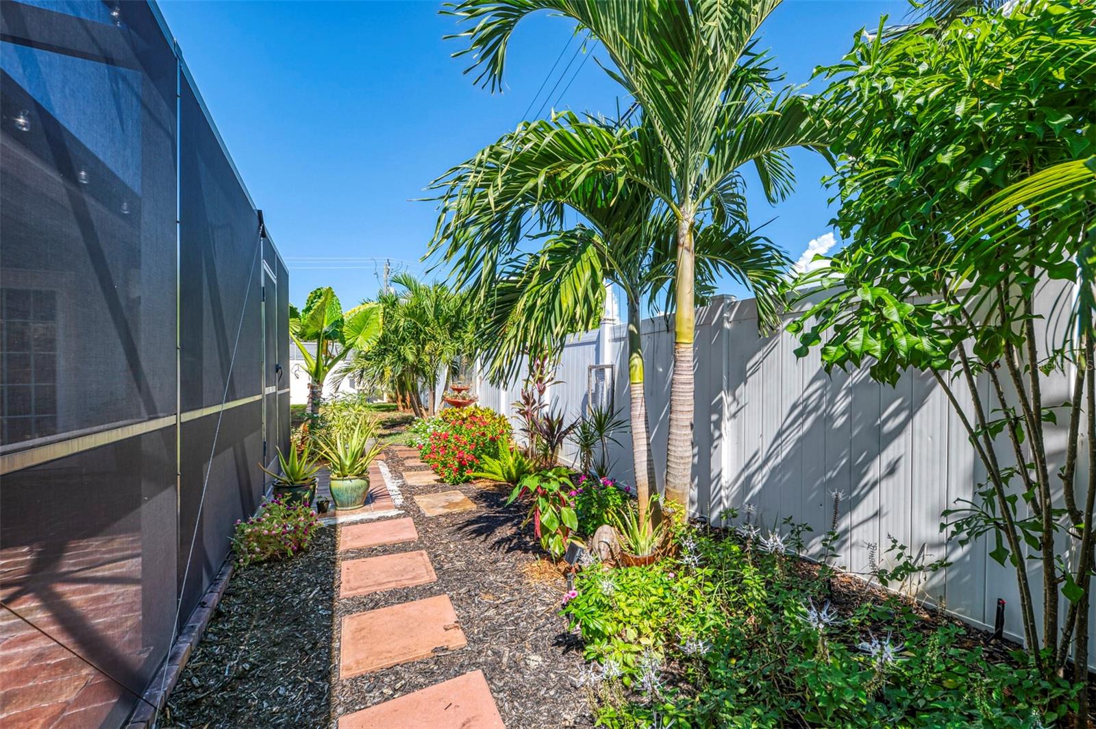 Image 63 of 100 For 829 Harbor Drive S