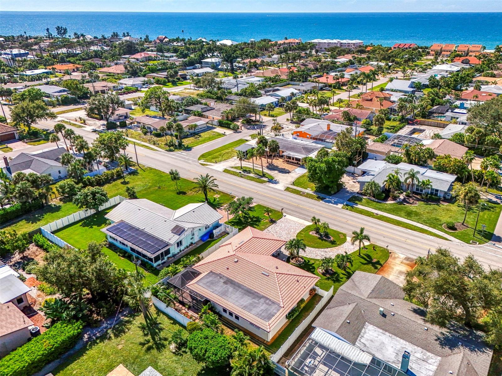 Image 65 of 100 For 829 Harbor Drive S