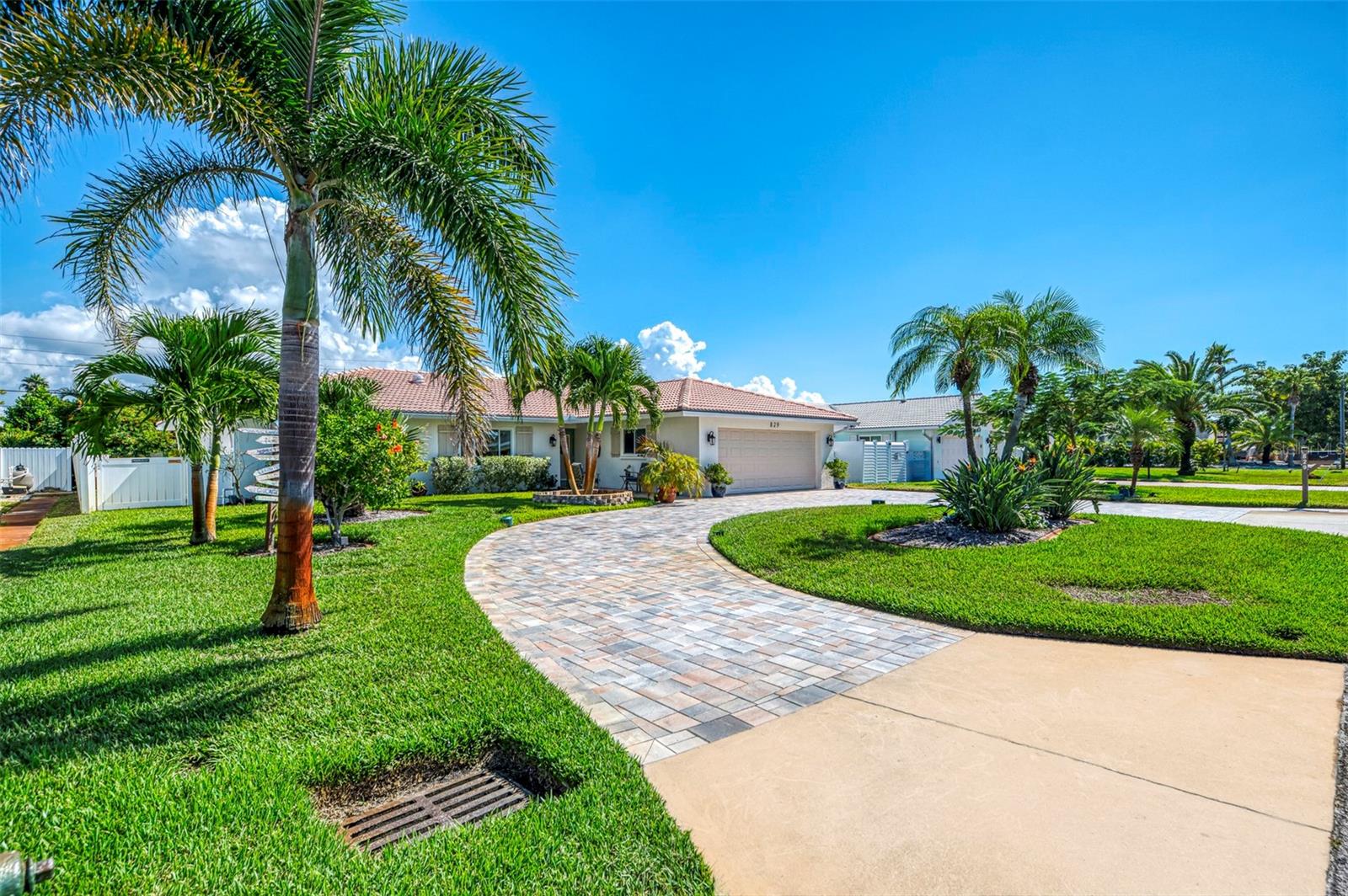 Image 71 of 100 For 829 Harbor Drive S