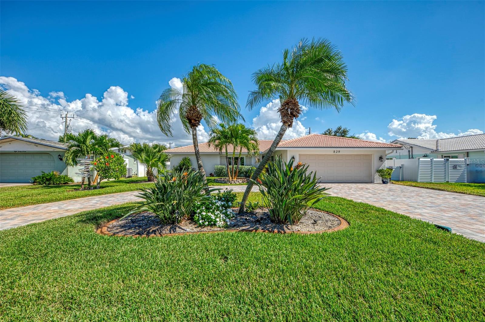 Image 72 of 100 For 829 Harbor Drive S