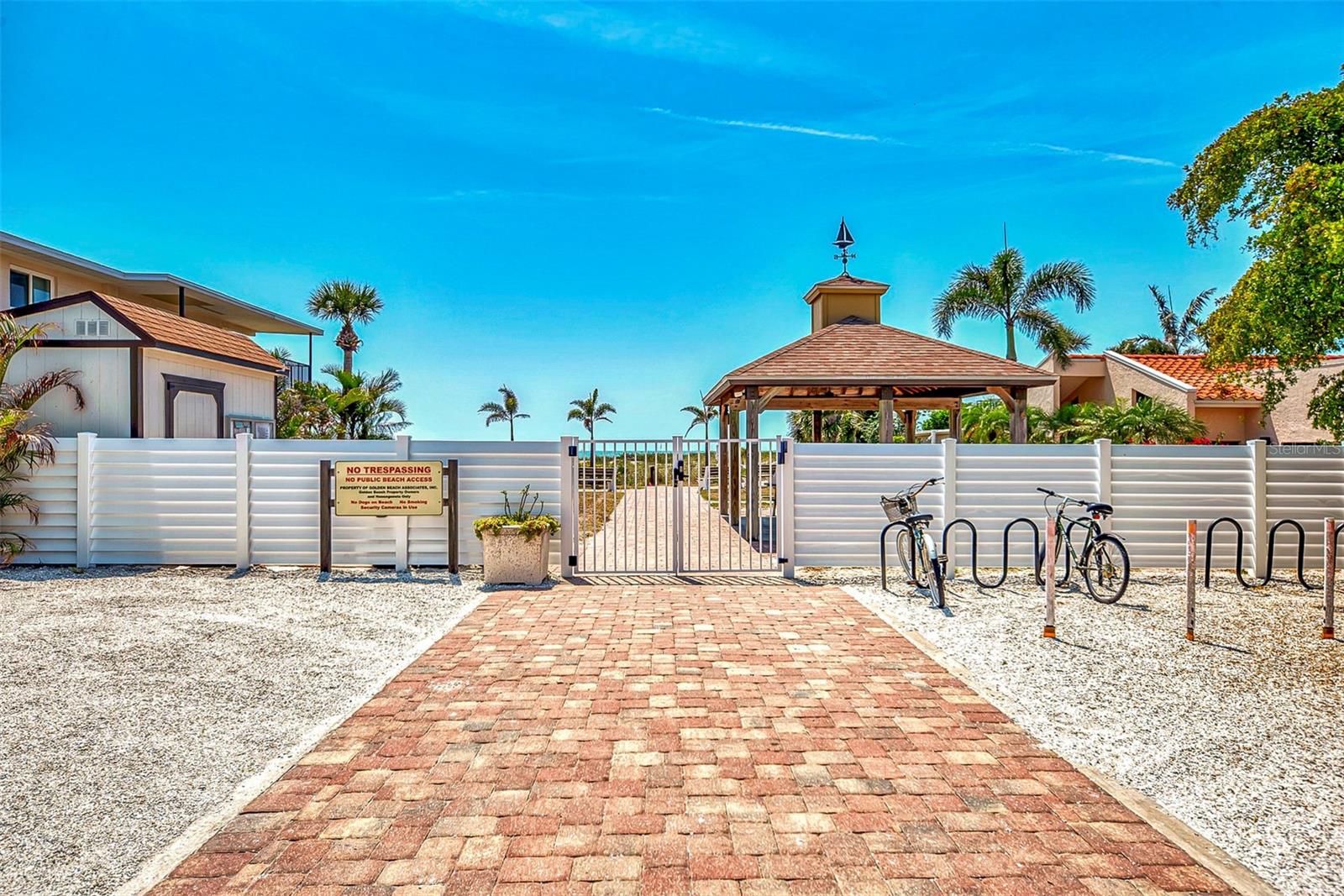 Image 73 of 100 For 829 Harbor Drive S