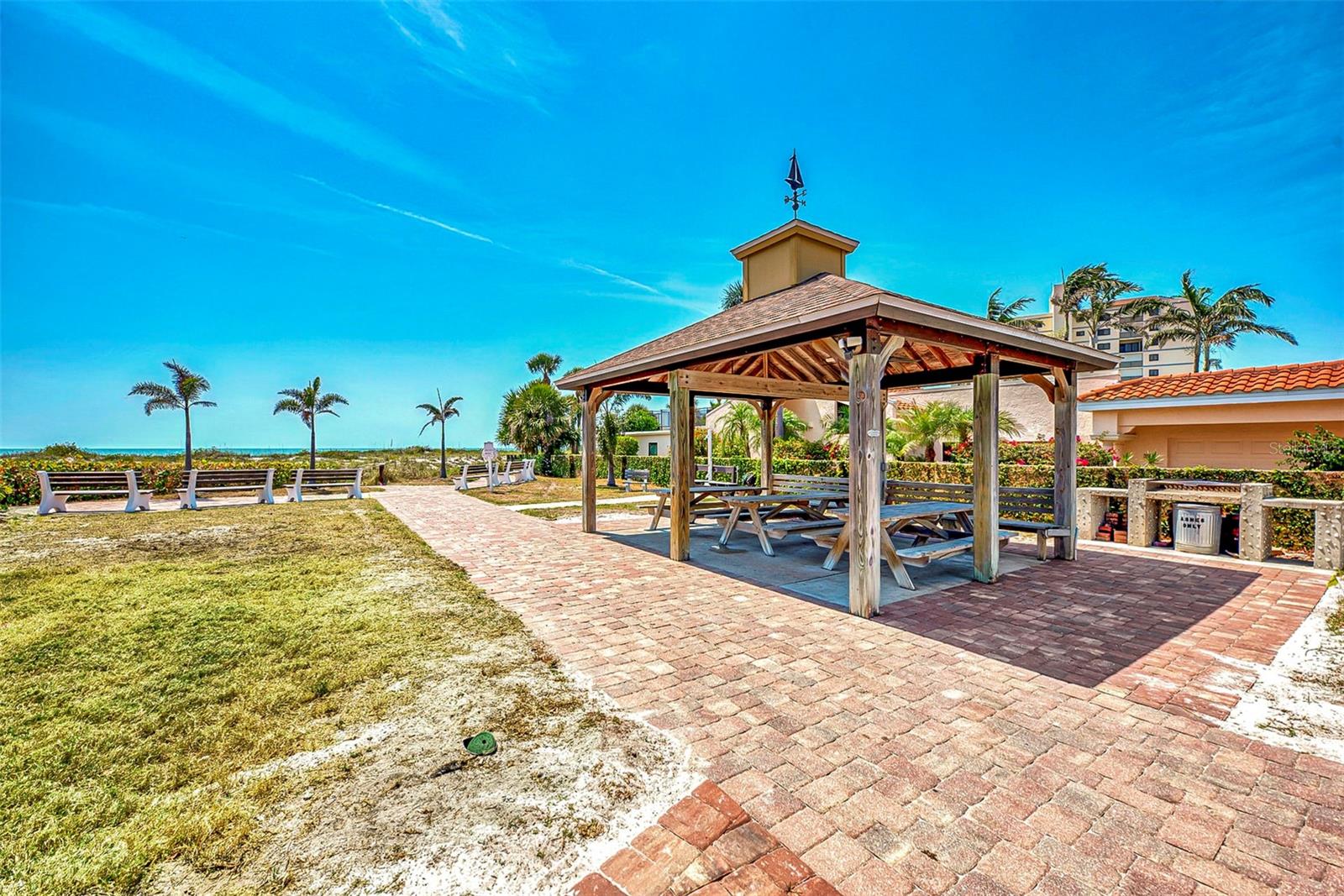 Image 74 of 100 For 829 Harbor Drive S