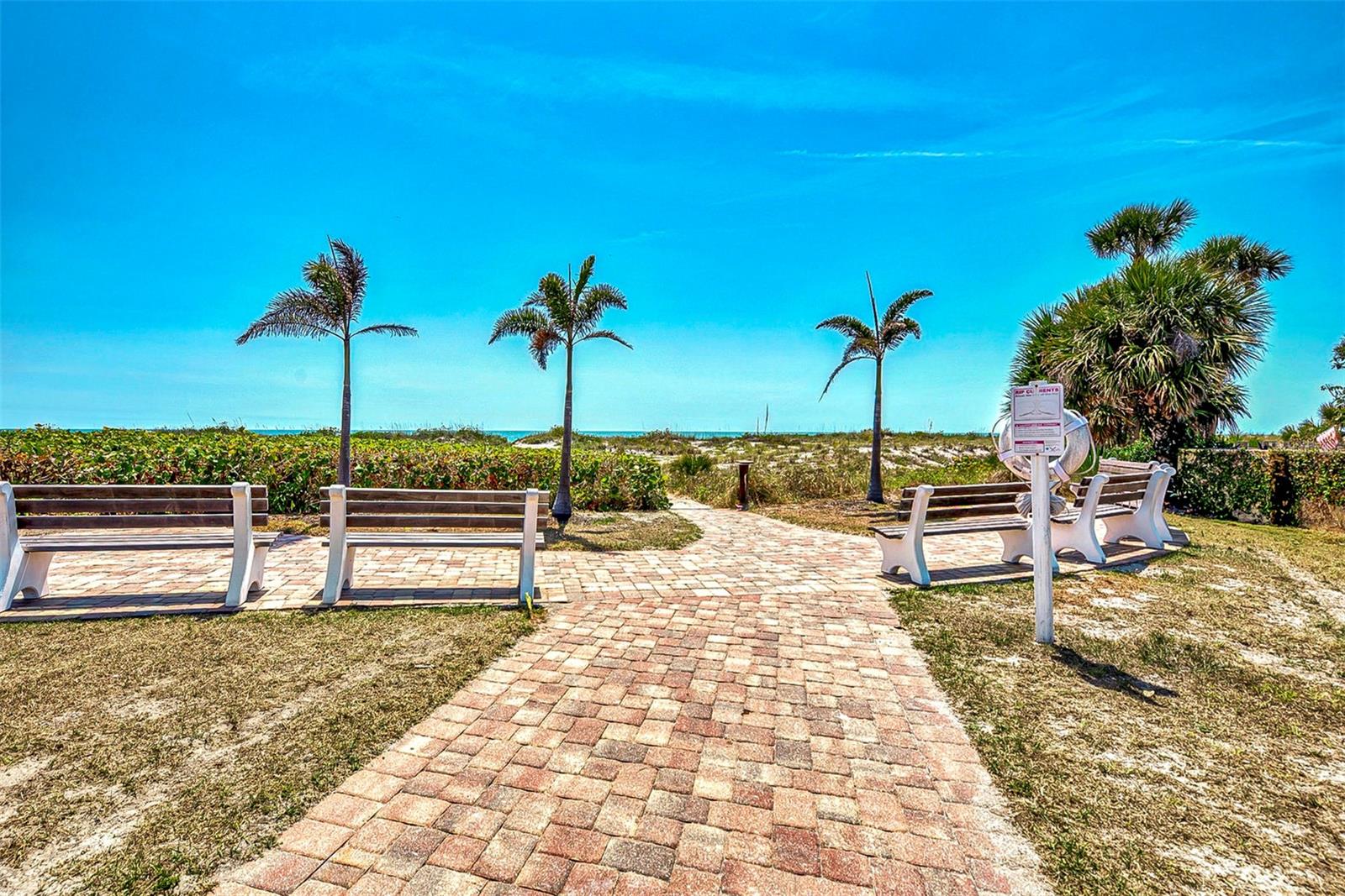 Image 75 of 100 For 829 Harbor Drive S