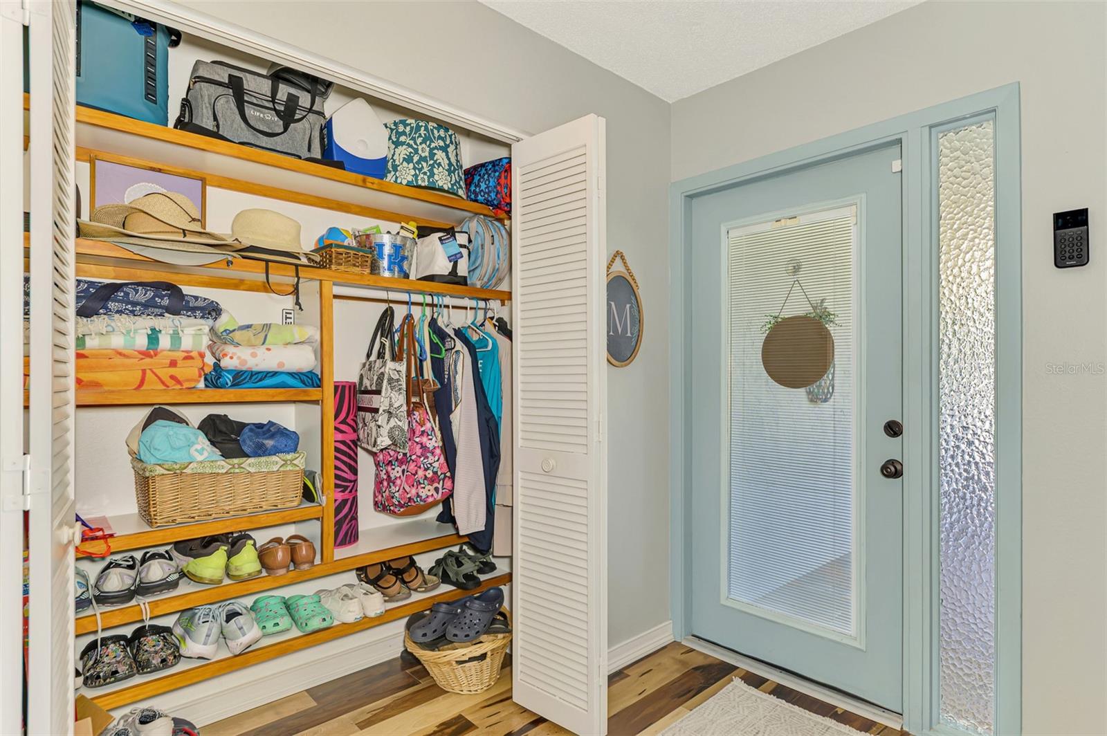 Image 8 of 100 For 829 Harbor Drive S