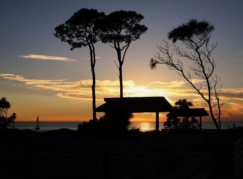 Image 85 of 100 For 829 Harbor Drive S