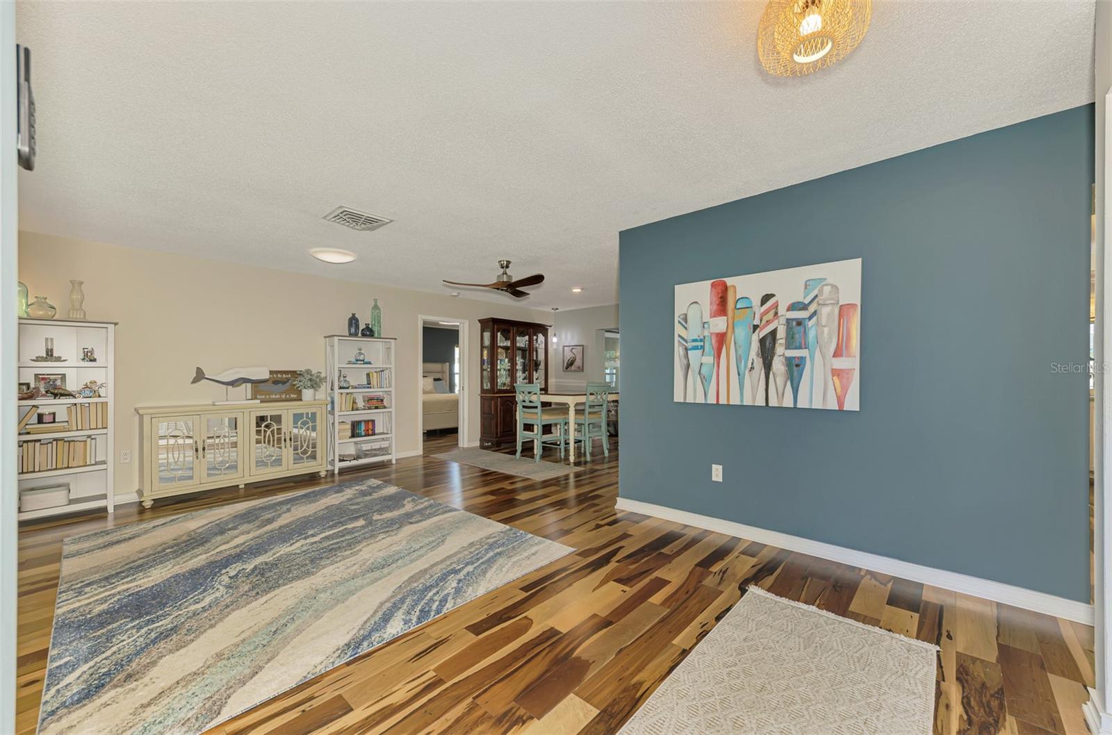 Image 9 of 100 For 829 Harbor Drive S