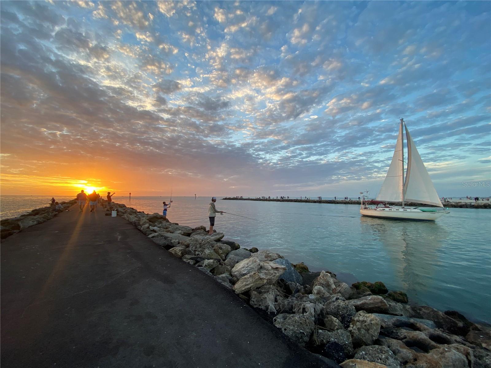 Image 95 of 100 For 829 Harbor Drive S