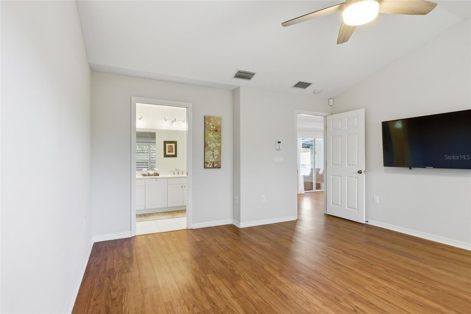 Image 26 of 43 For 1032 Harbor Town Drive