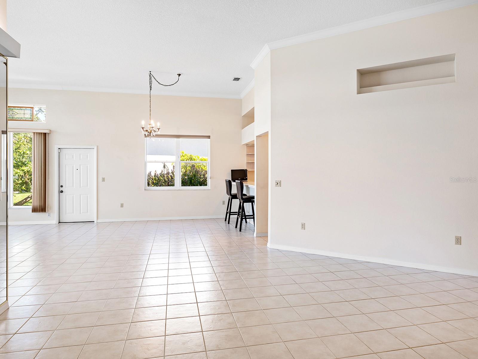 Image 10 of 45 For 643 Crossfield Circle 13