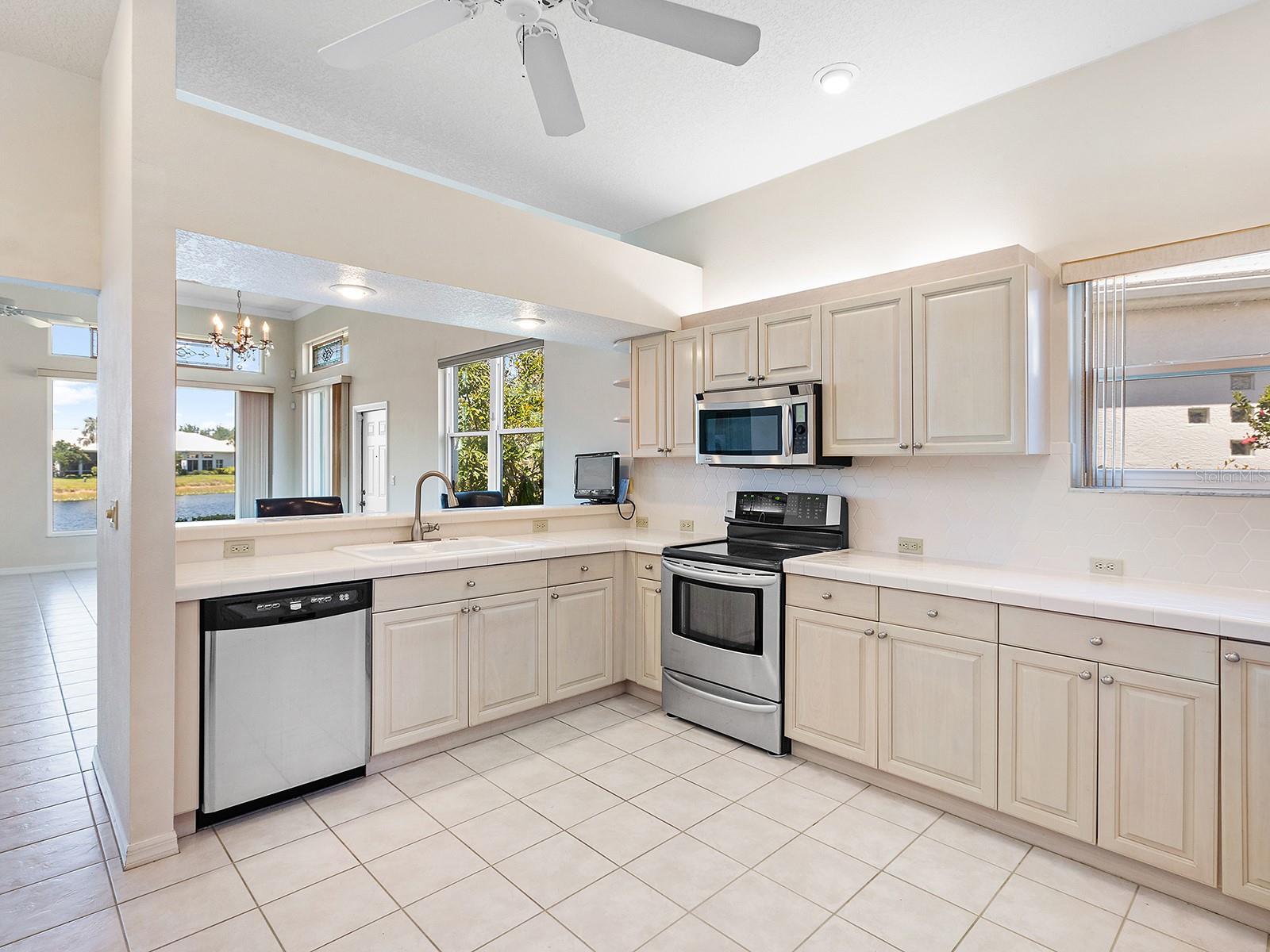 Image 15 of 45 For 643 Crossfield Circle 13