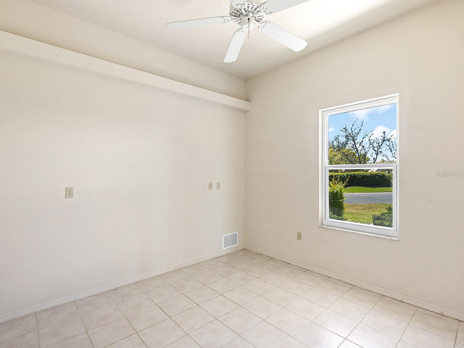 Image 18 of 45 For 643 Crossfield Circle 13