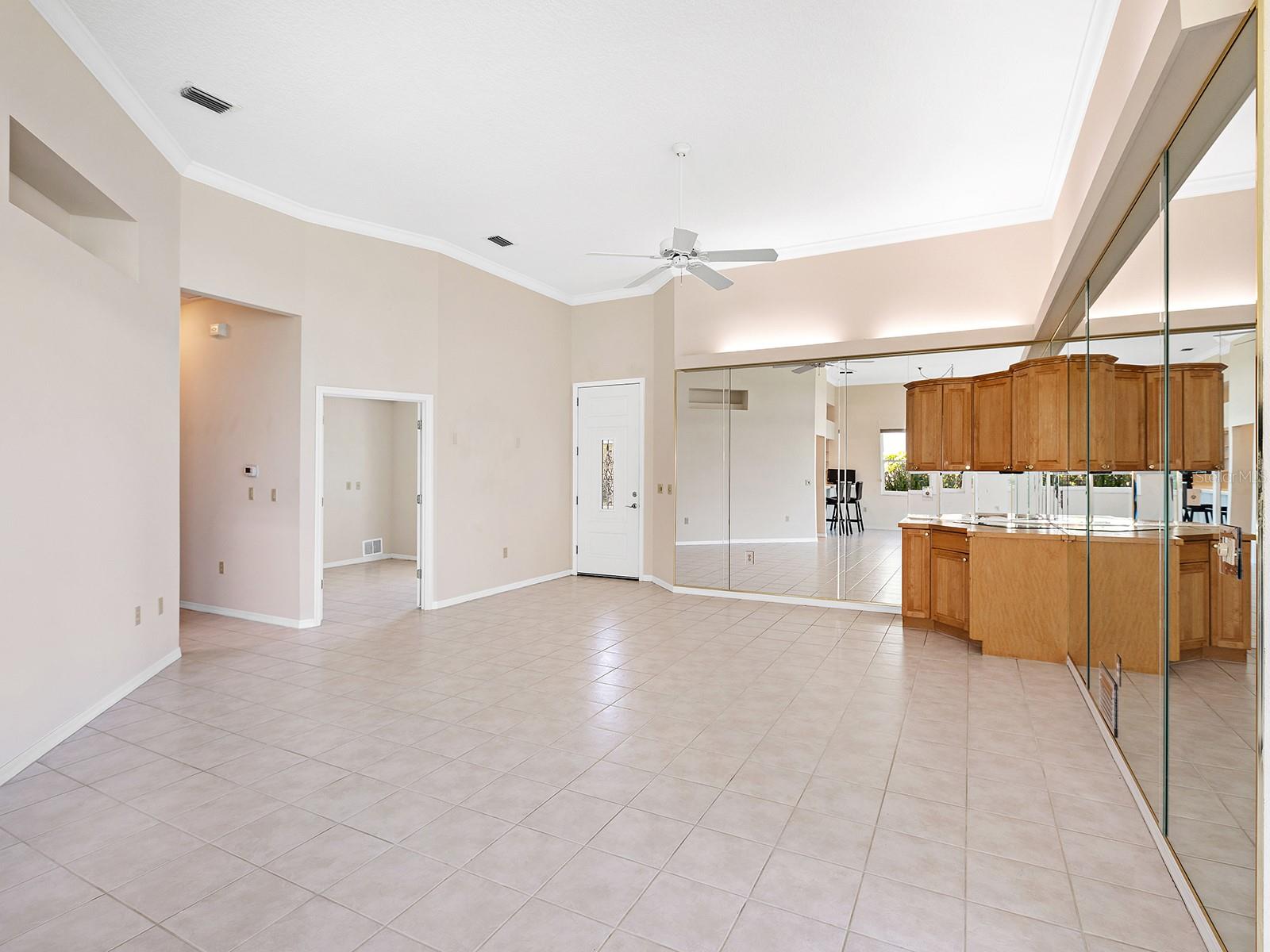 Image 9 of 45 For 643 Crossfield Circle 13
