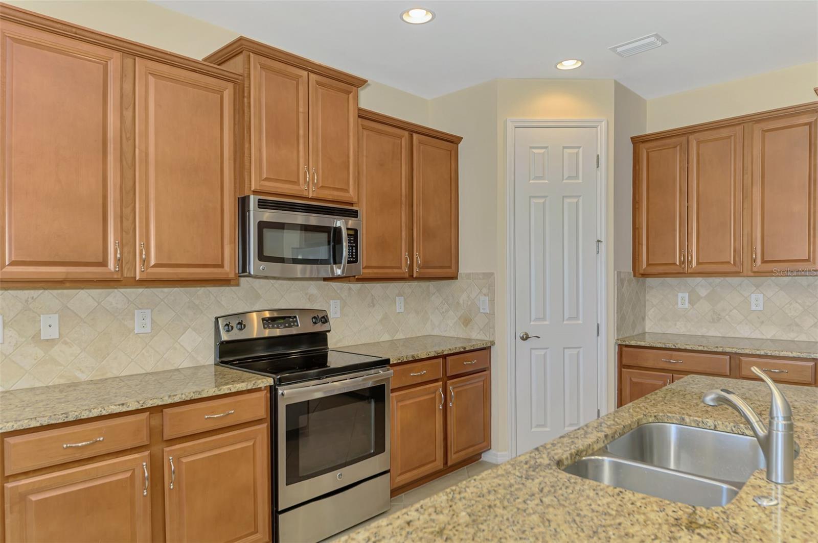 Image 17 of 69 For 1050 Bluffwood Drive