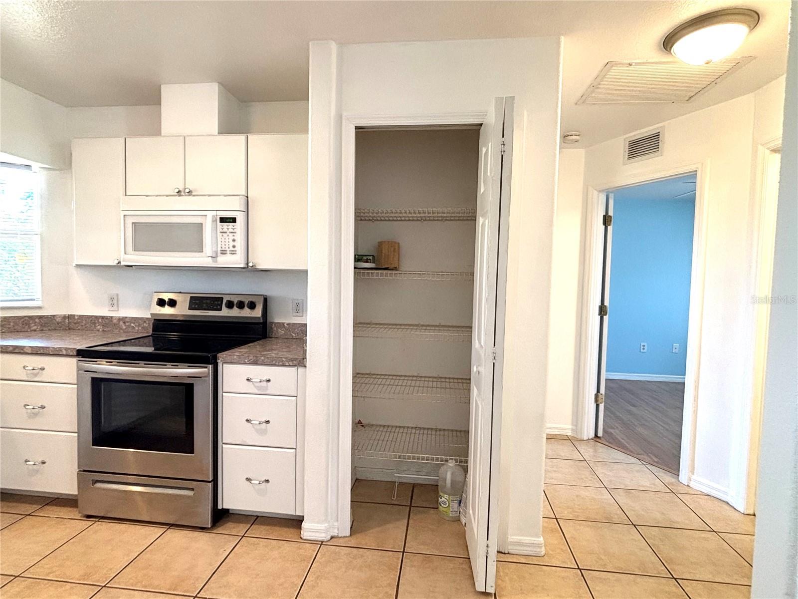 Image 19 of 41 For 1114 Narramore Street