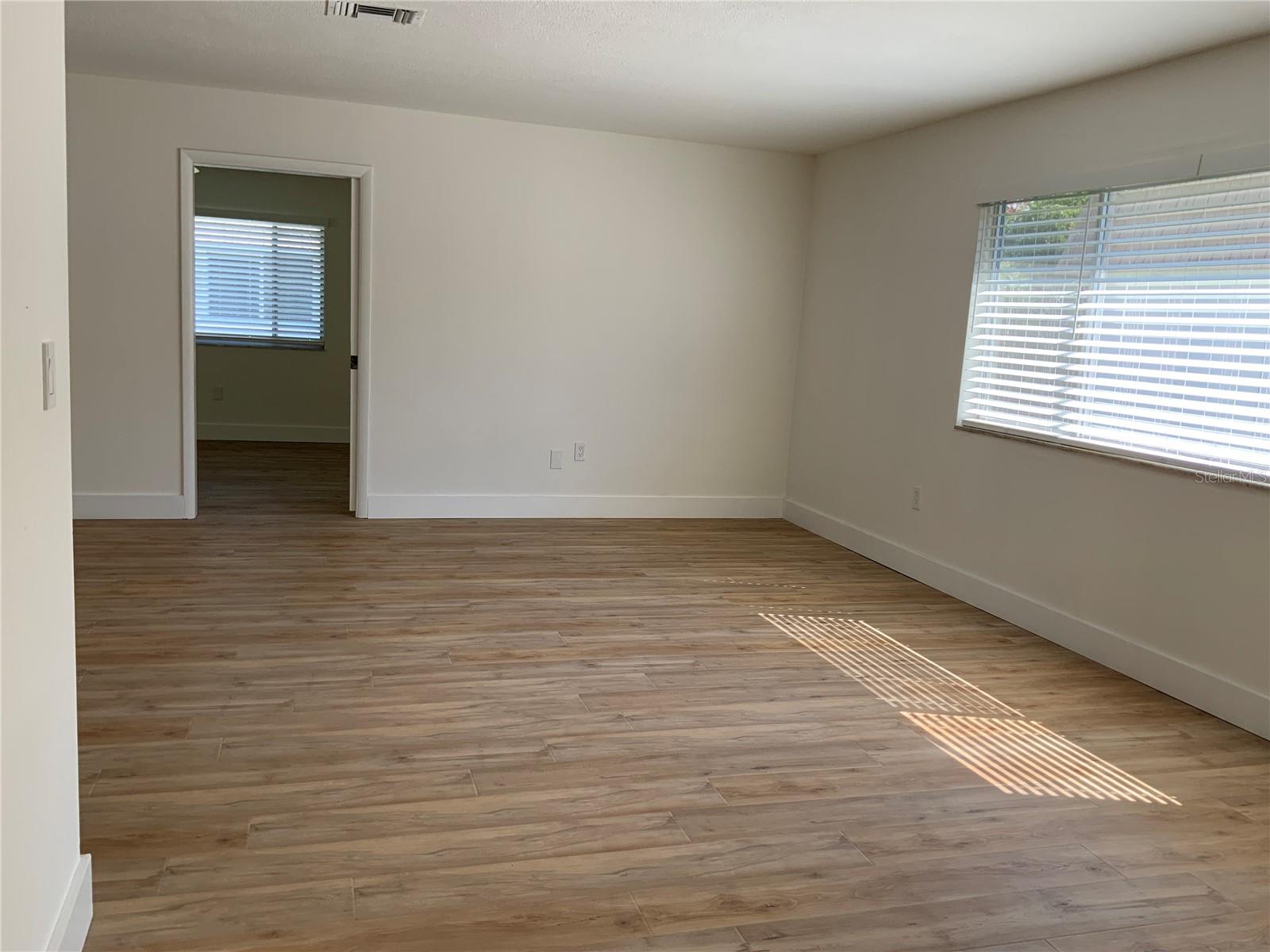 Image 4 of 20 For 2617 Riverbluff Parkway V151