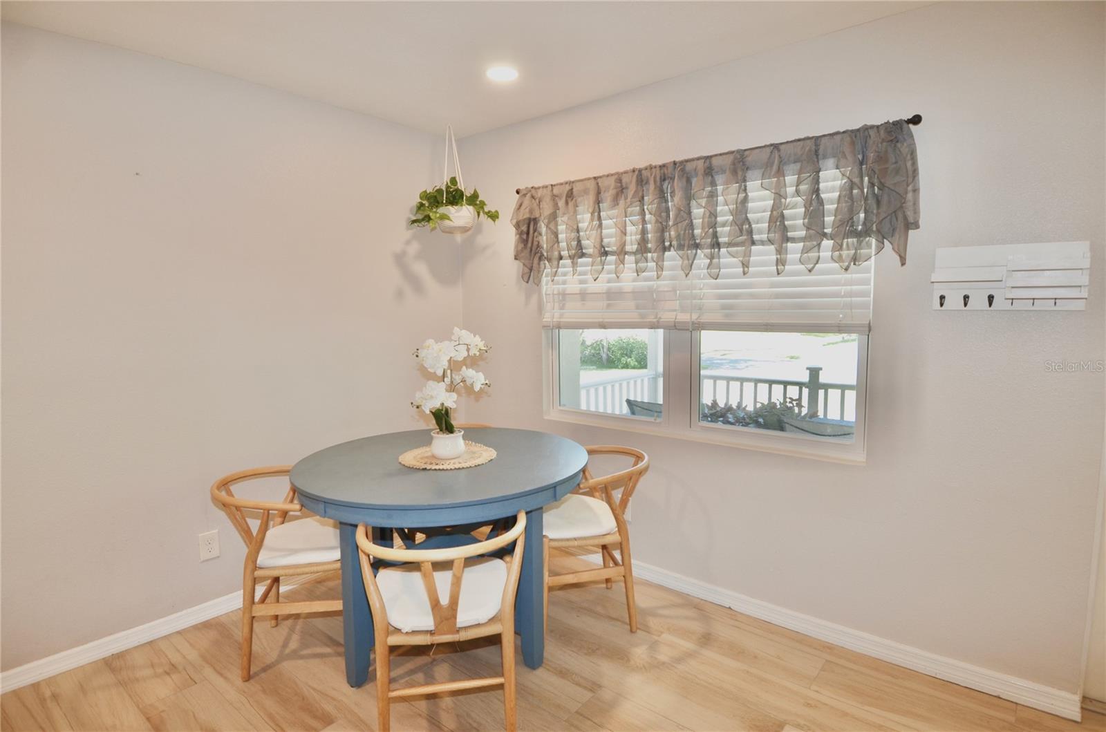 Image 13 of 85 For 411 Pameto Road