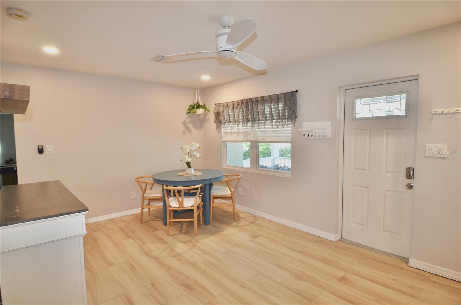 Image 14 of 85 For 411 Pameto Road