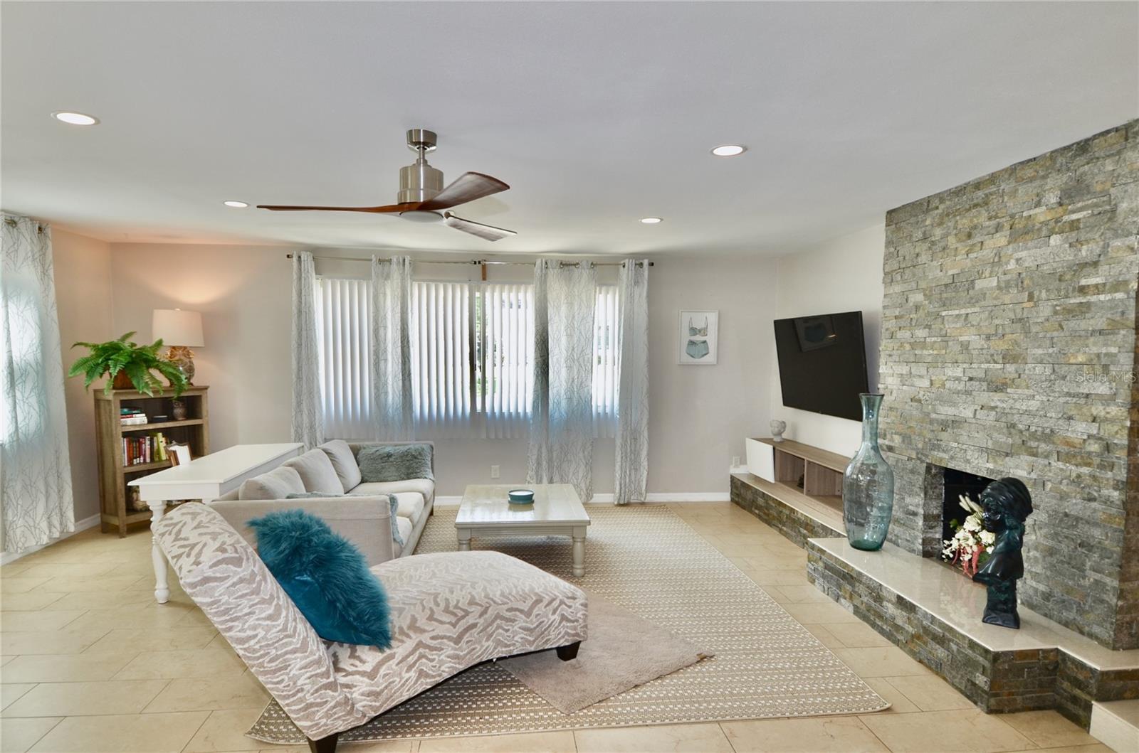 Image 4 of 85 For 411 Pameto Road