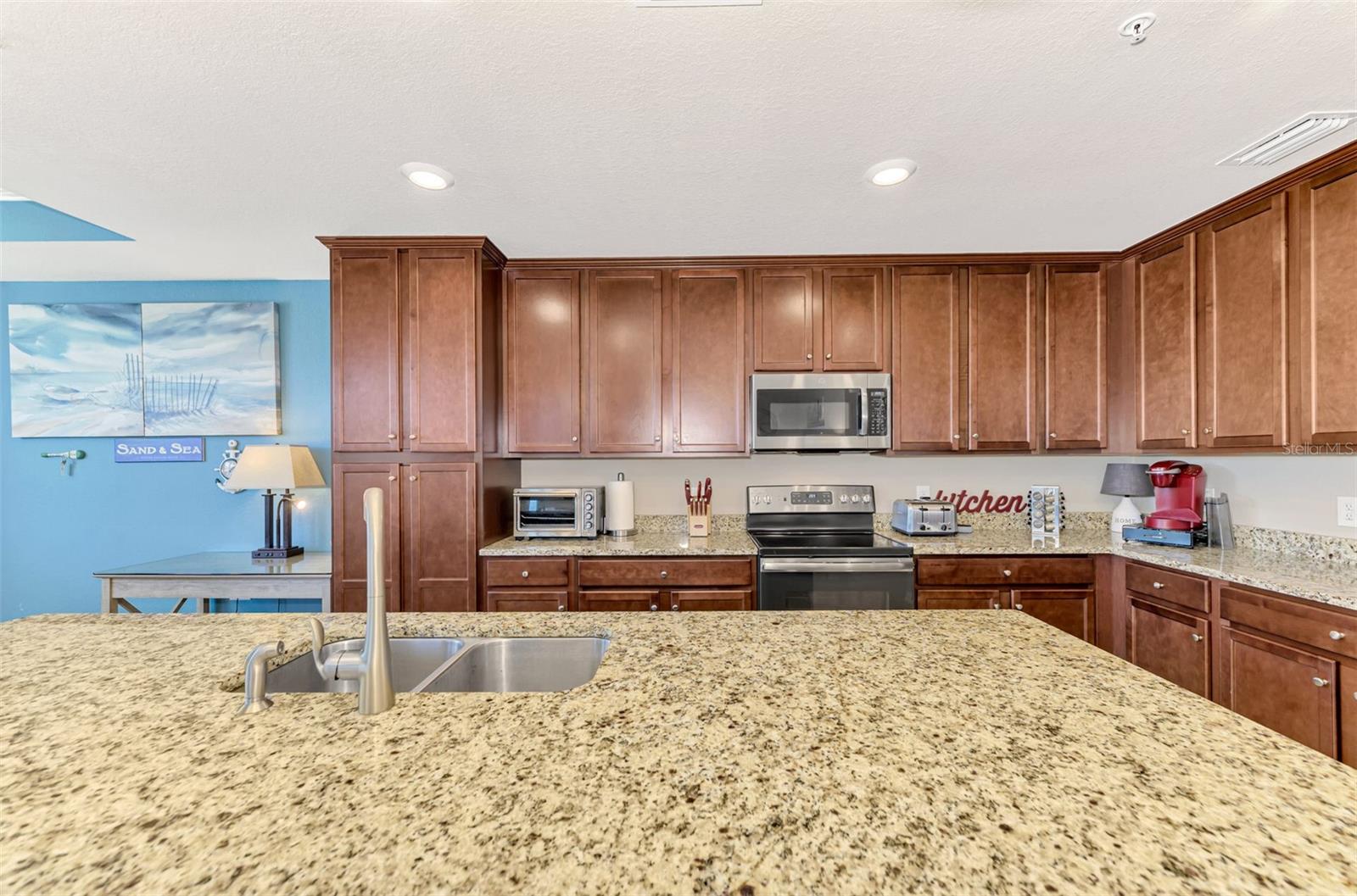 Image 14 of 71 For 17118 Vardon Terrace 202