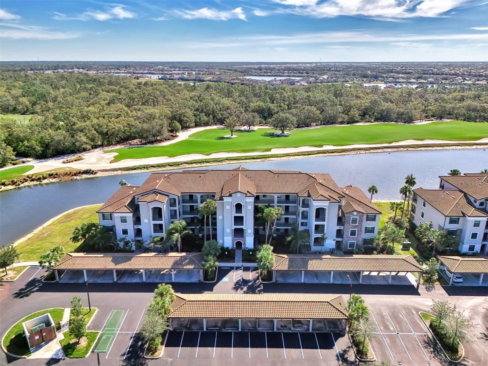 Image 37 of 71 For 17118 Vardon Terrace 202