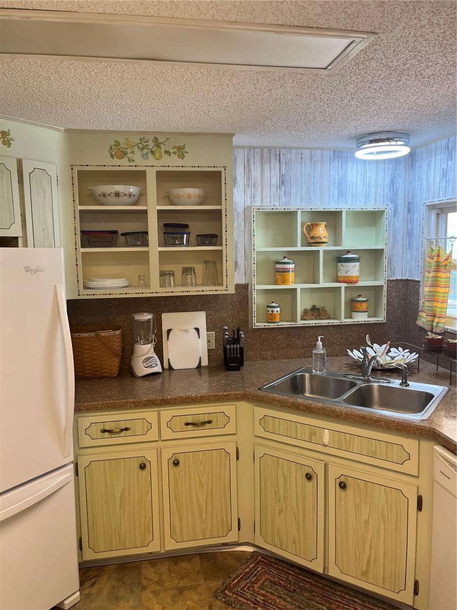 Image 13 of 47 For 878 Jolanda Circle