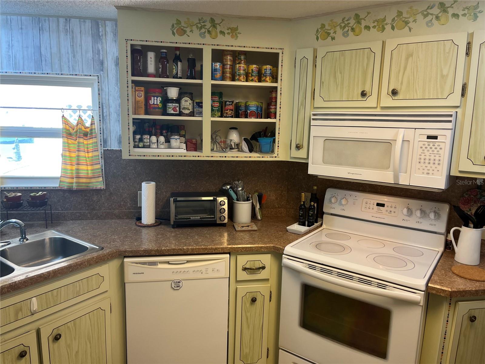 Image 14 of 47 For 878 Jolanda Circle