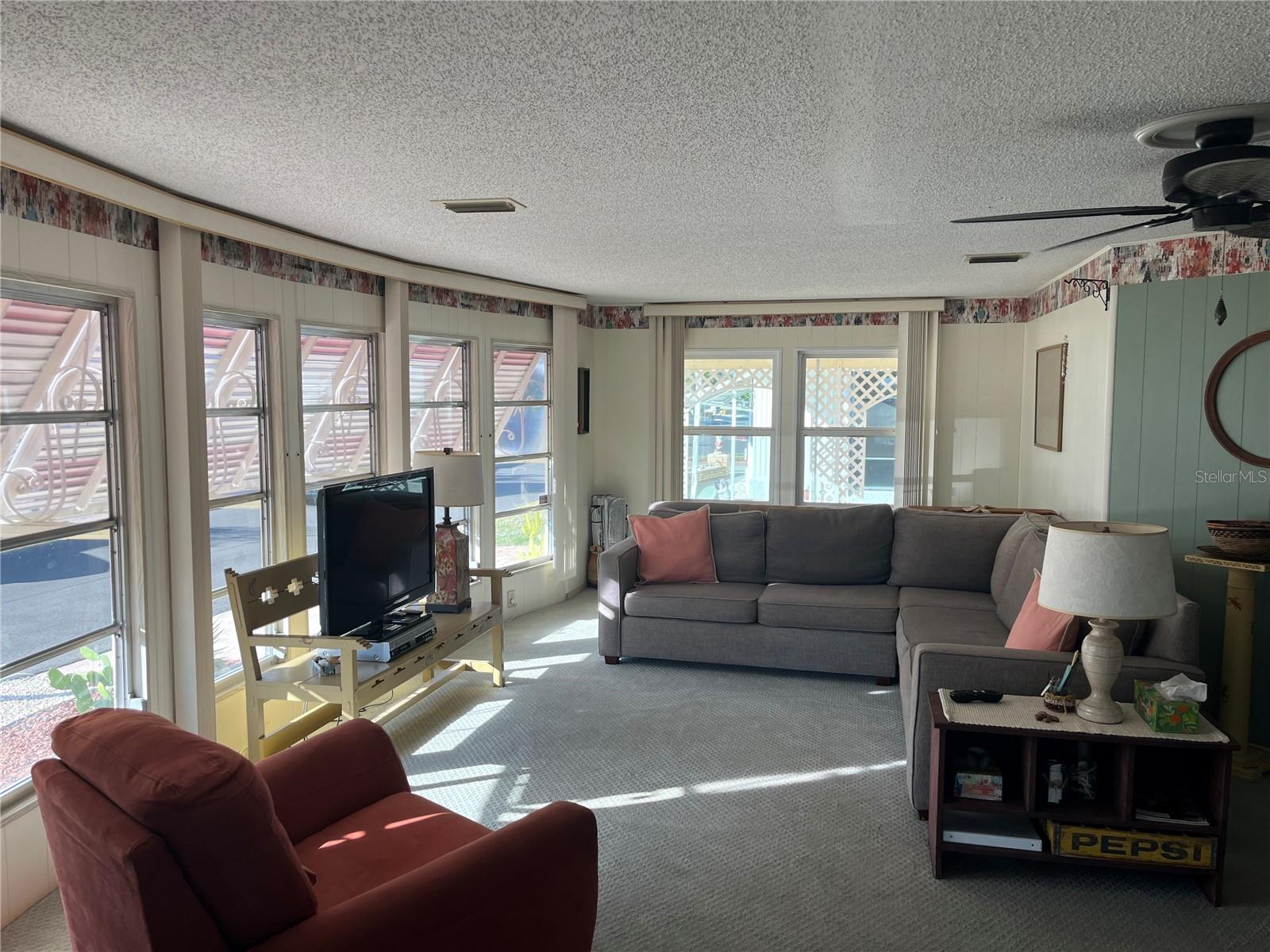 Image 22 of 47 For 878 Jolanda Circle