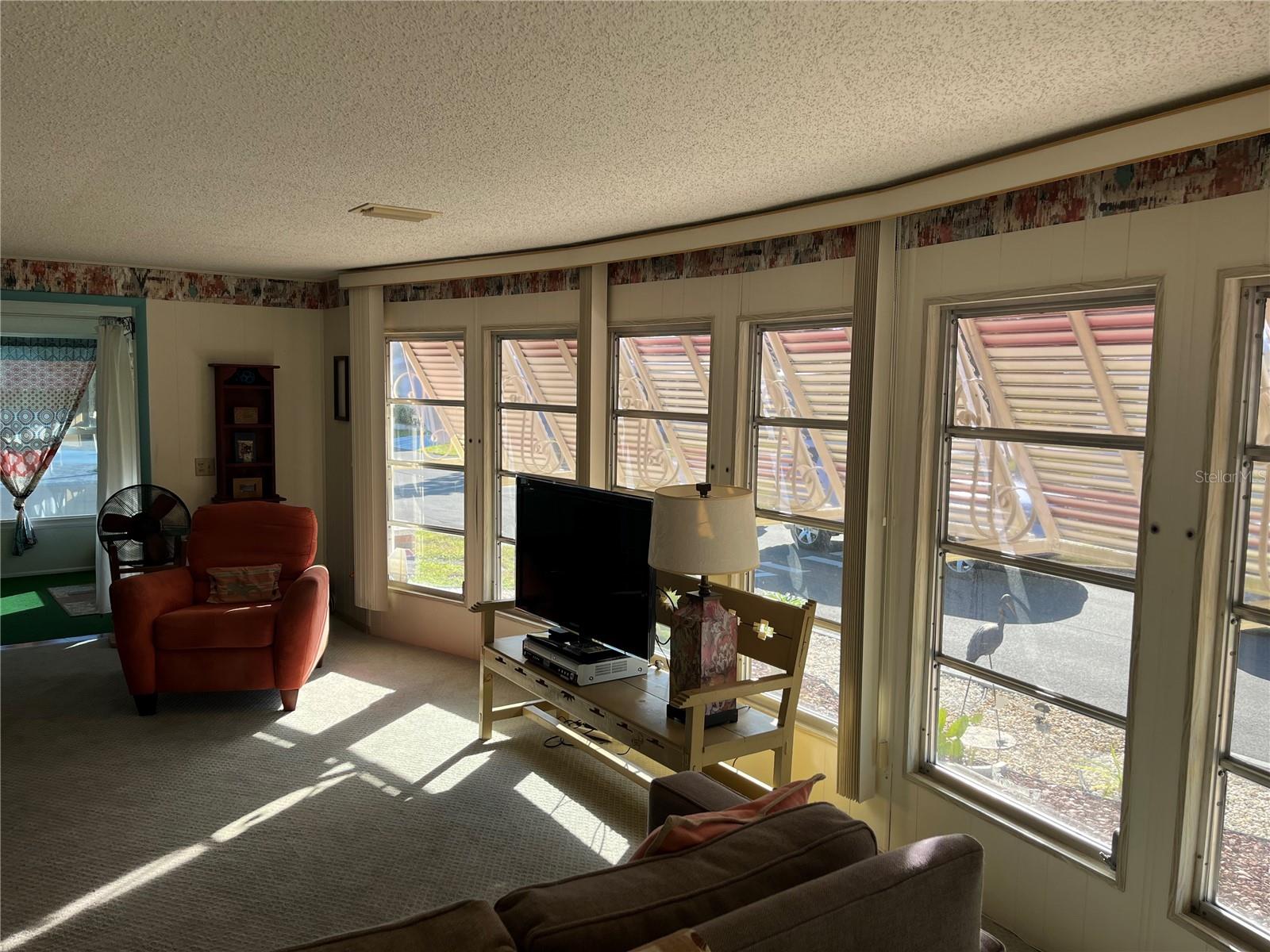 Image 25 of 47 For 878 Jolanda Circle