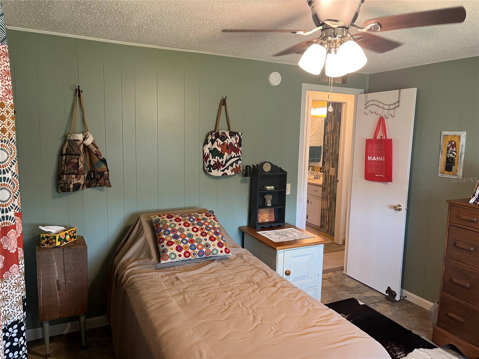 Image 31 of 47 For 878 Jolanda Circle