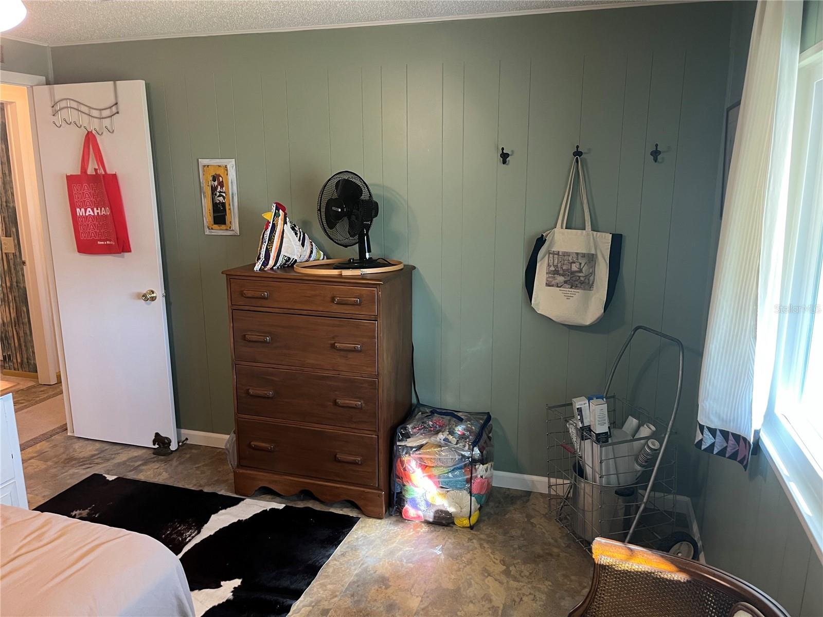 Image 32 of 47 For 878 Jolanda Circle