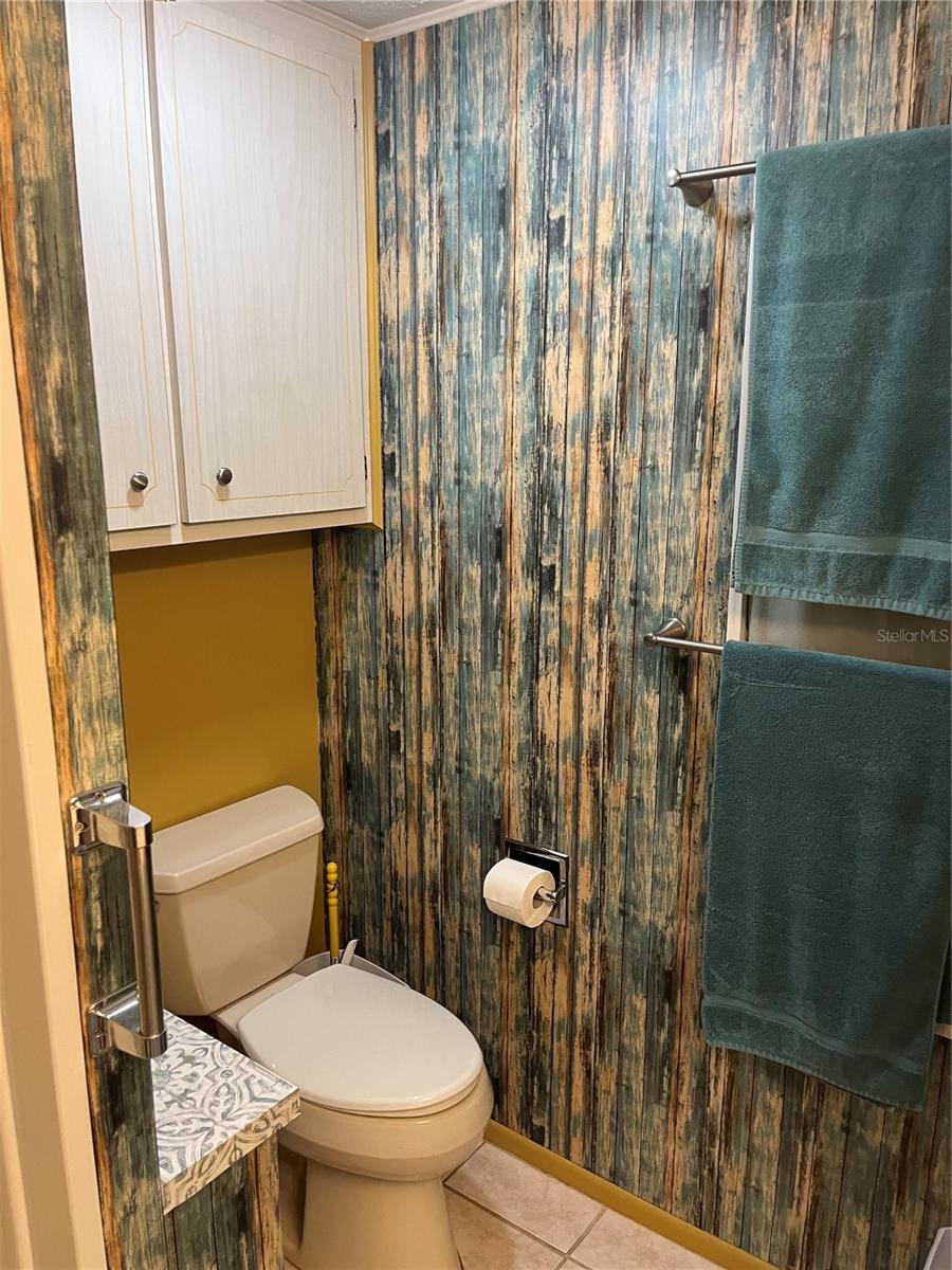 Image 36 of 47 For 878 Jolanda Circle