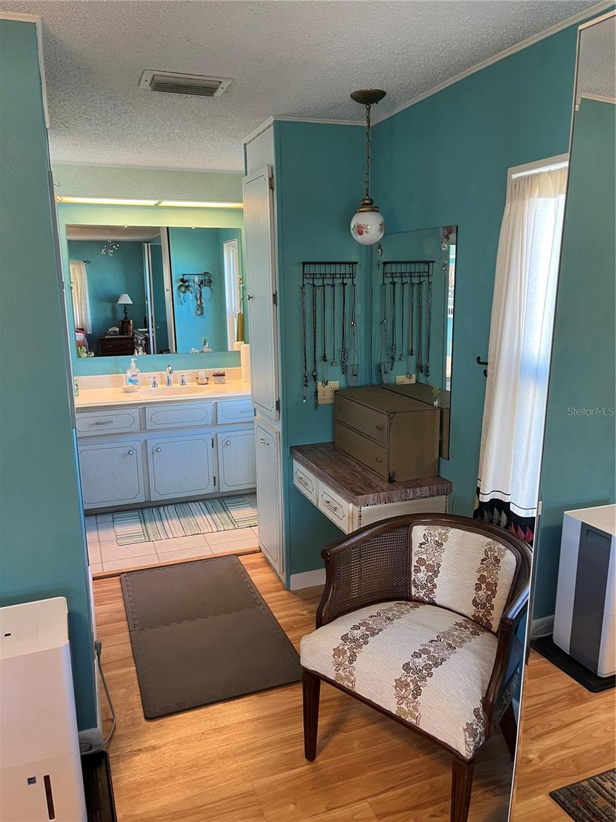 Image 41 of 47 For 878 Jolanda Circle