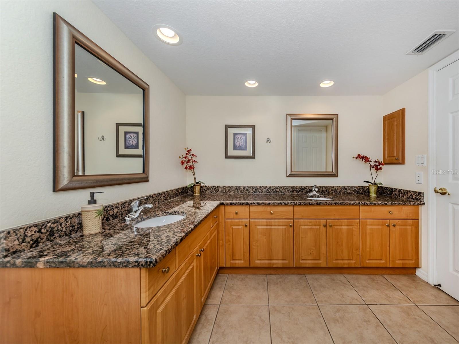 Image 19 of 43 For 601 Shreve Street 51b