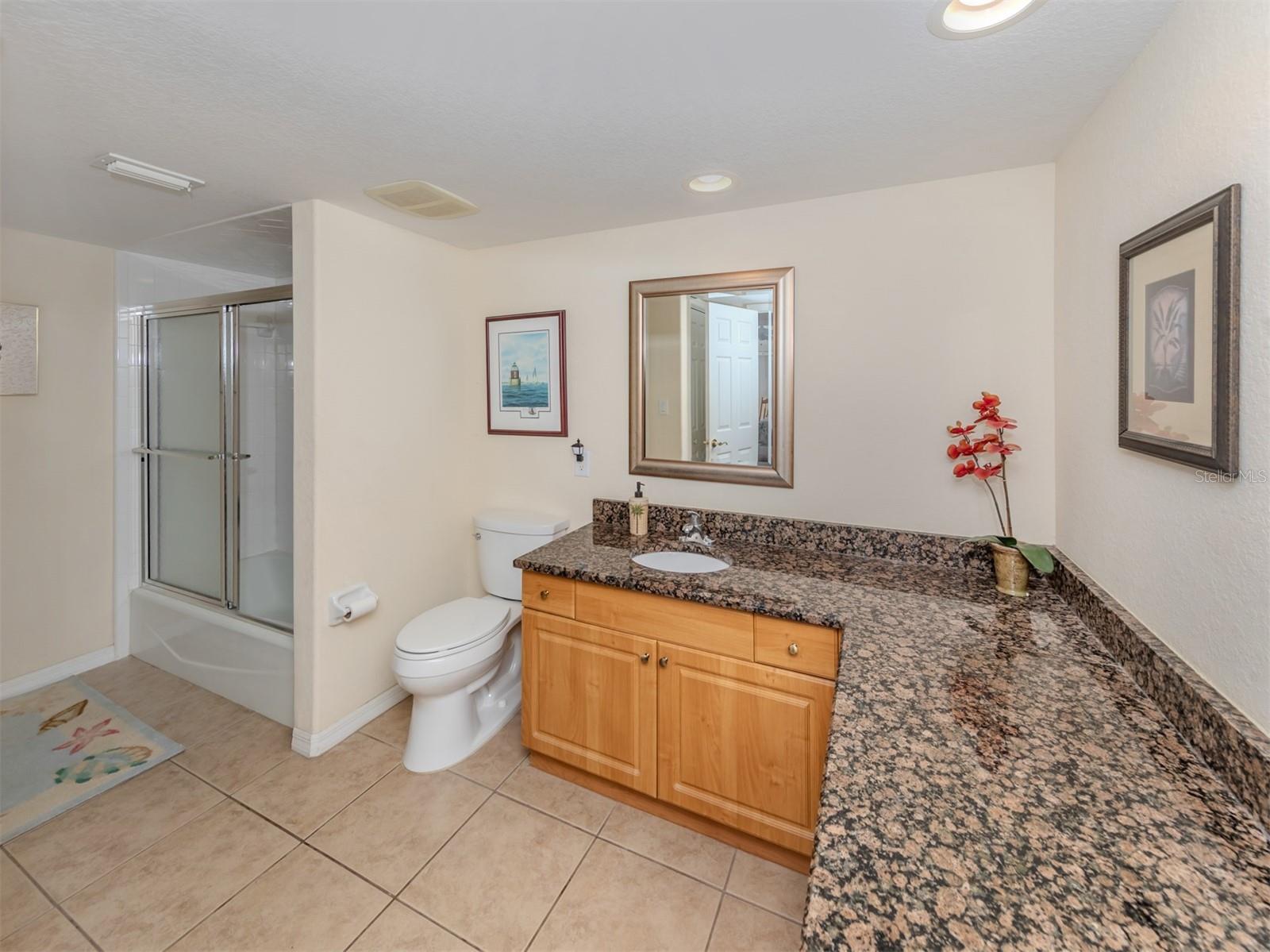 Image 20 of 43 For 601 Shreve Street 51b