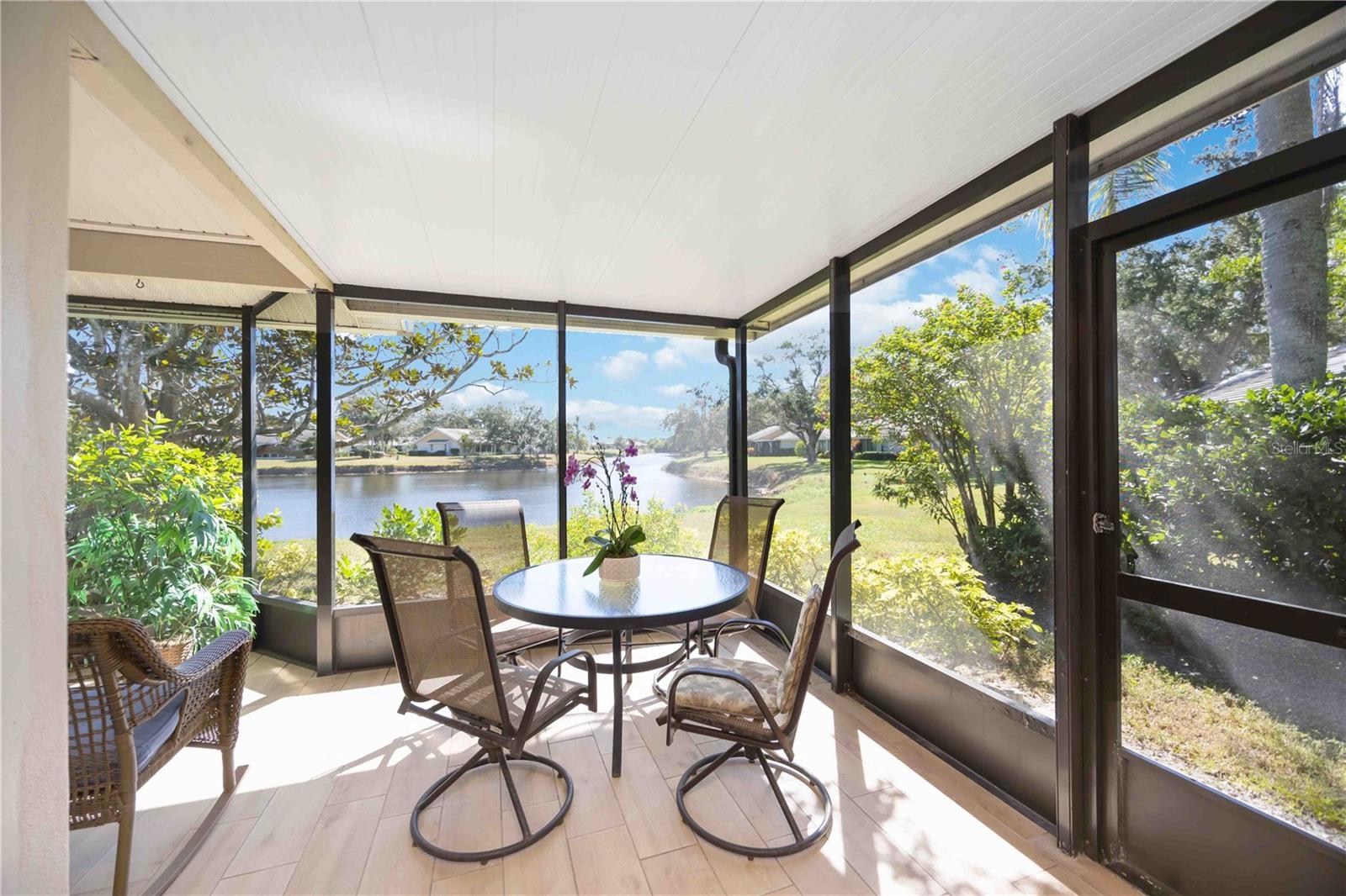 Image 11 of 81 For 214 Southampton Drive 327