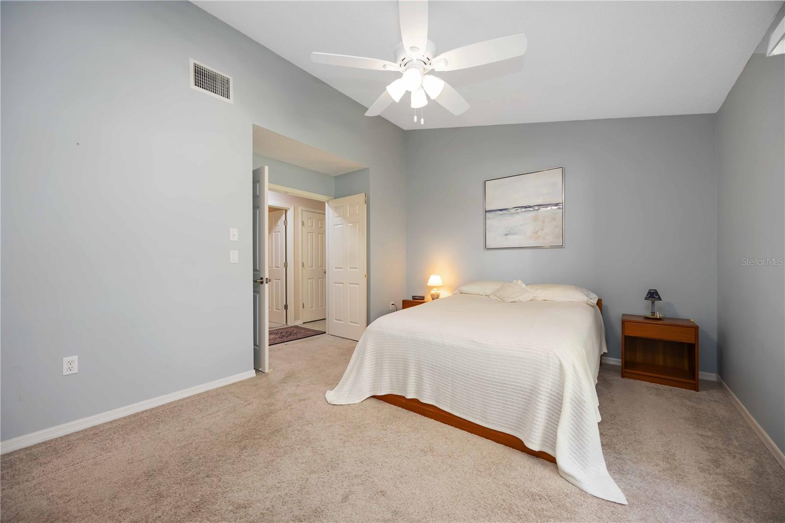 Image 16 of 81 For 214 Southampton Drive 327