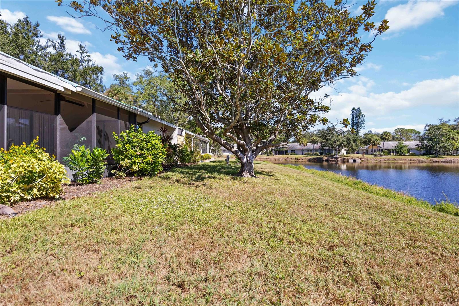 Image 29 of 81 For 214 Southampton Drive 327