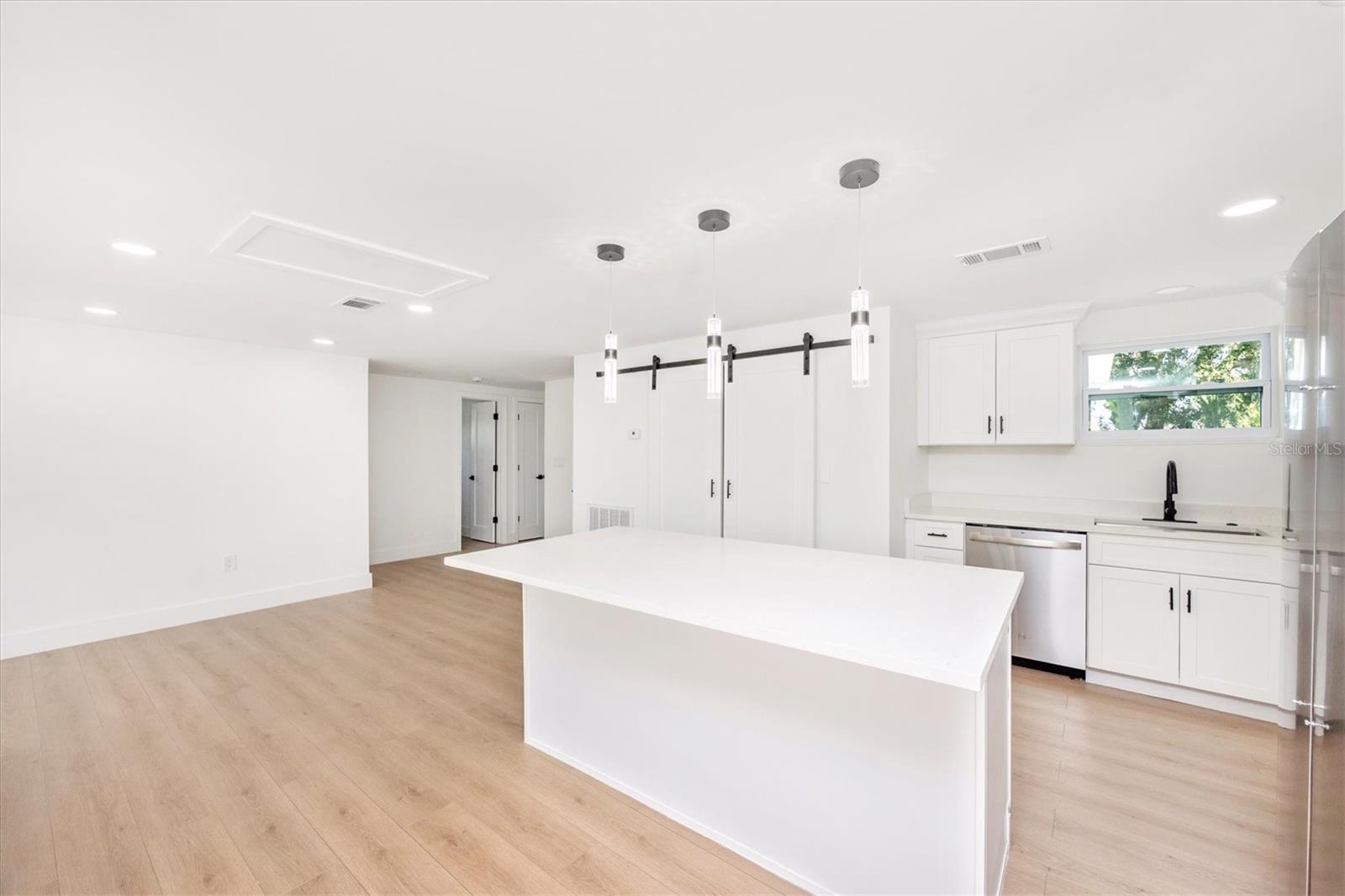 Image 19 of 38 For 45 Euclid Avenue