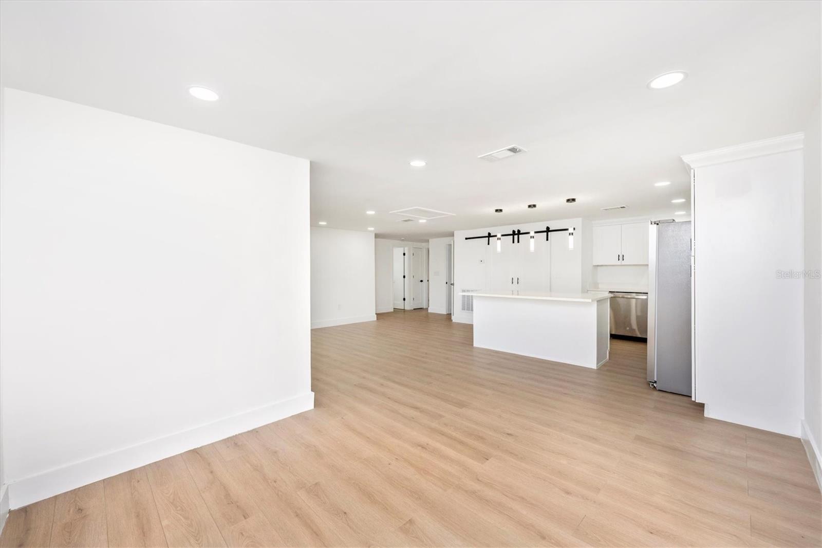 Image 22 of 38 For 45 Euclid Avenue