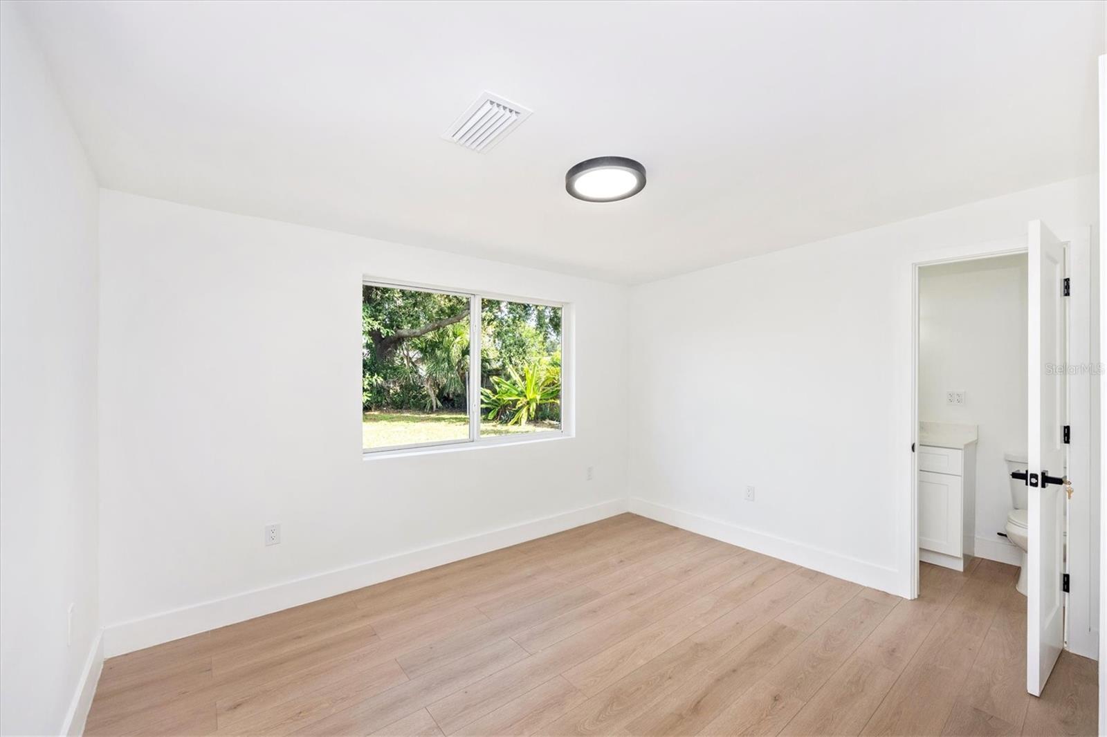 Image 23 of 38 For 45 Euclid Avenue