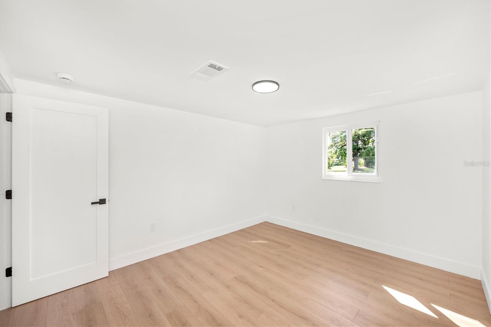 Image 28 of 38 For 45 Euclid Avenue