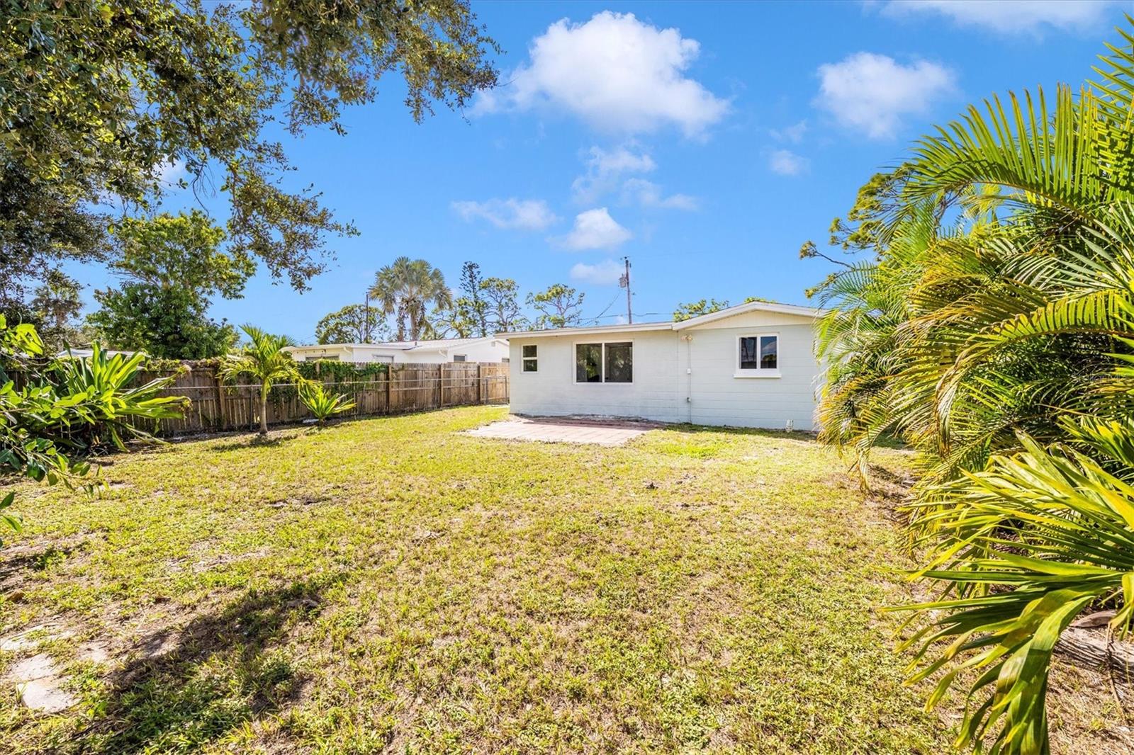 Image 33 of 38 For 45 Euclid Avenue