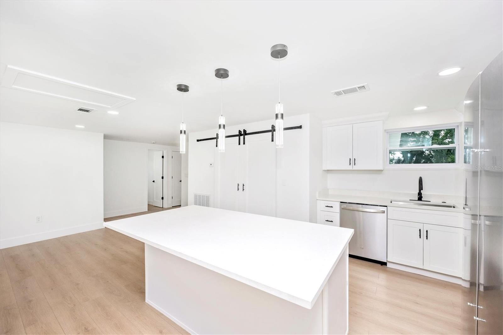 Image 6 of 38 For 45 Euclid Avenue