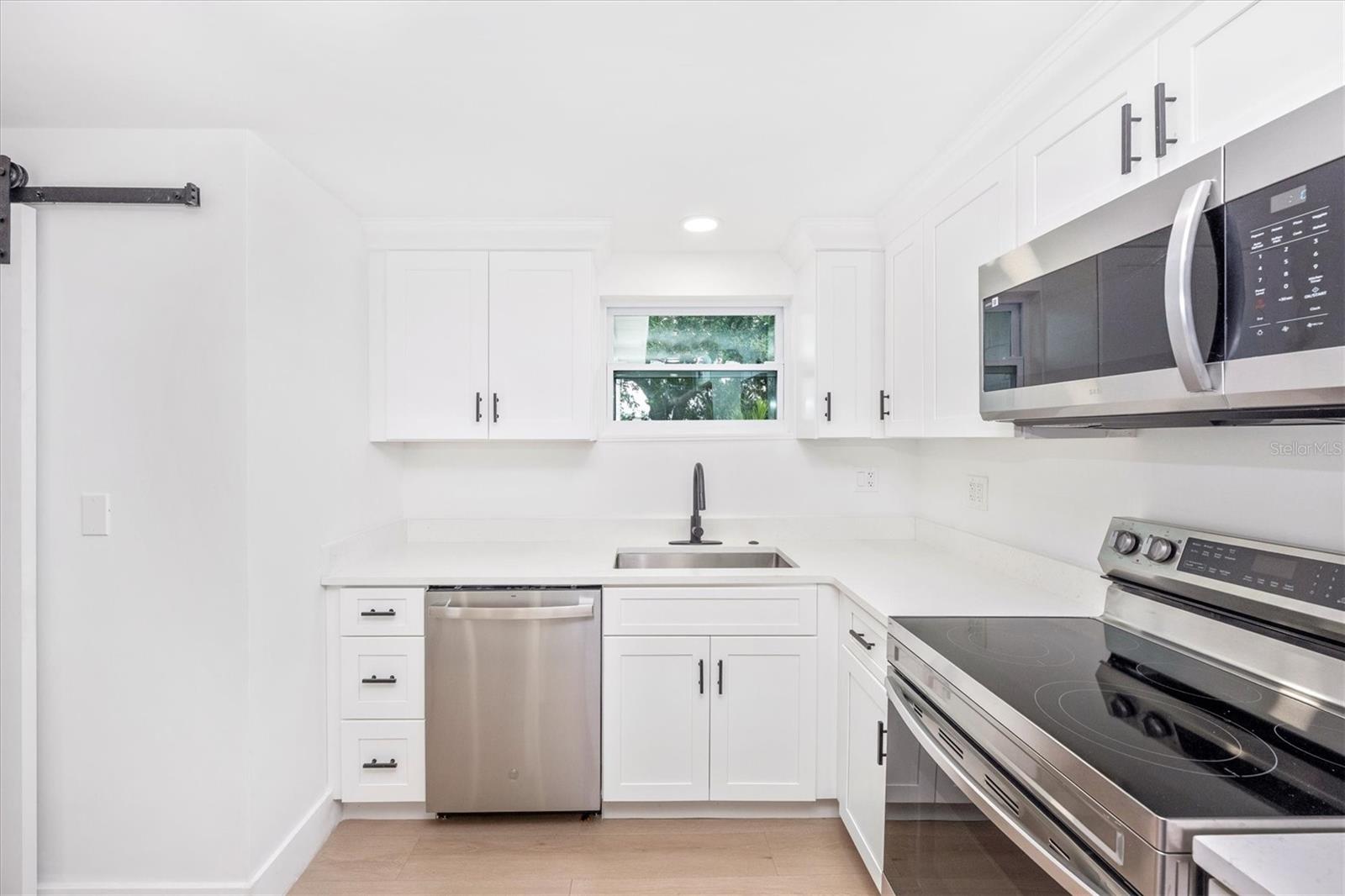 Image 7 of 38 For 45 Euclid Avenue