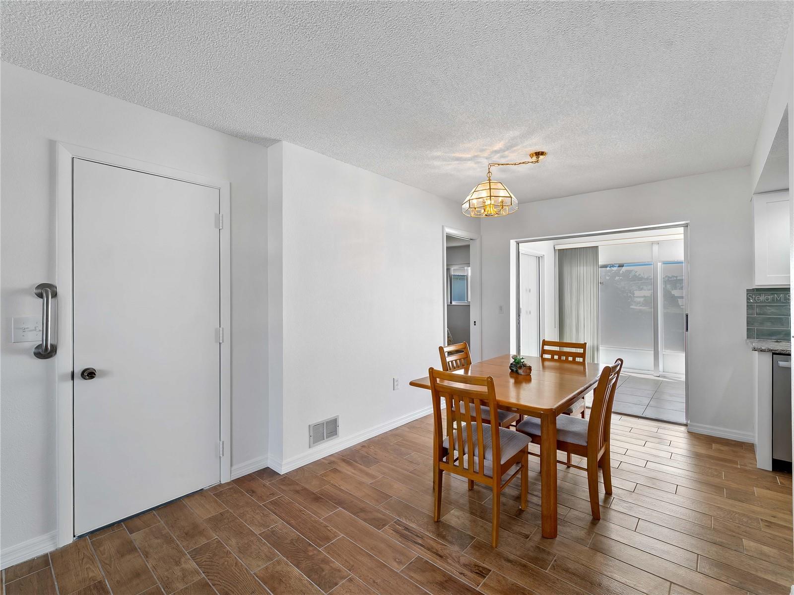 Image 11 of 37 For 52 Circlewood Drive A1-2