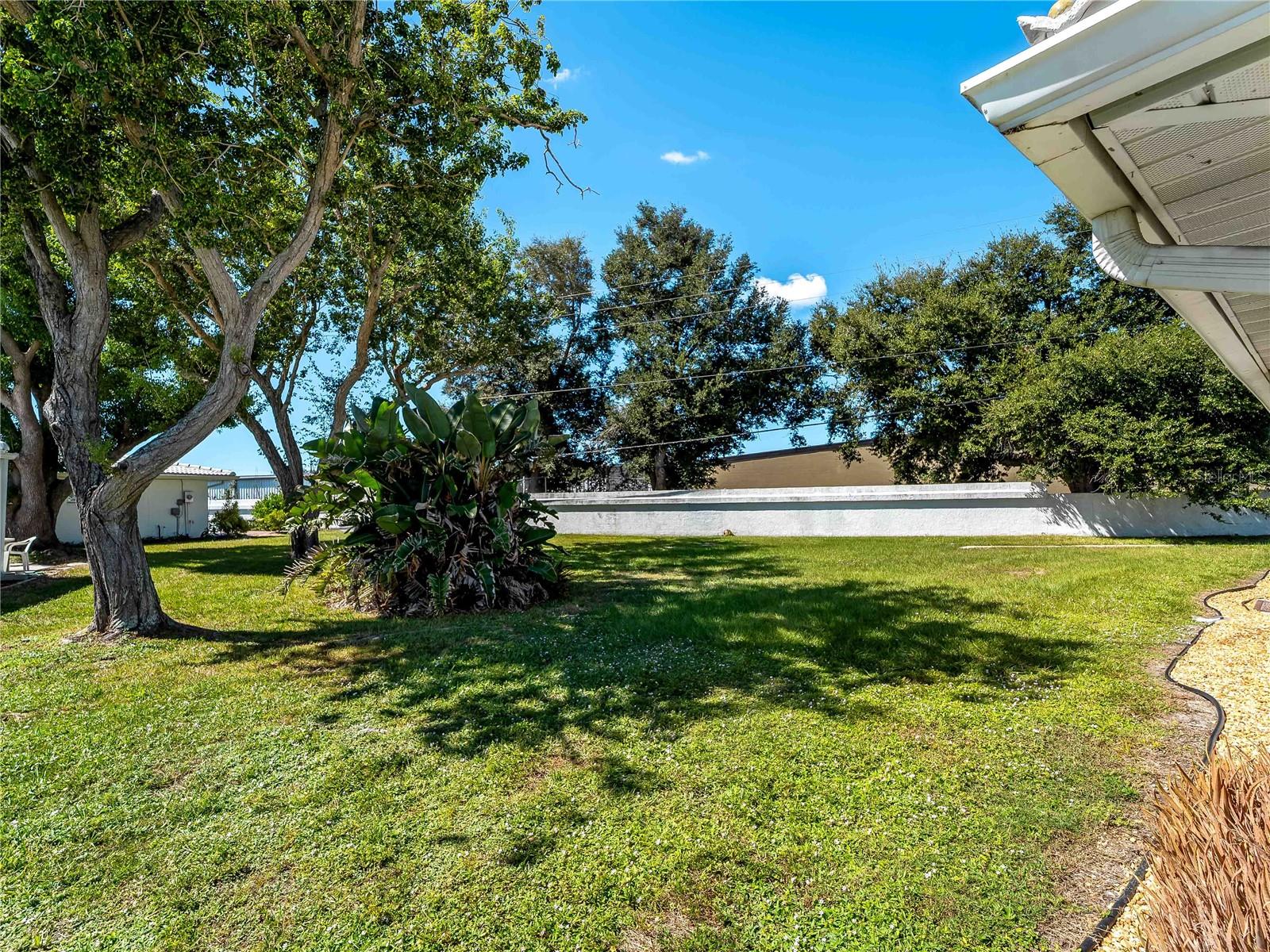 Image 29 of 37 For 52 Circlewood Drive A1-2