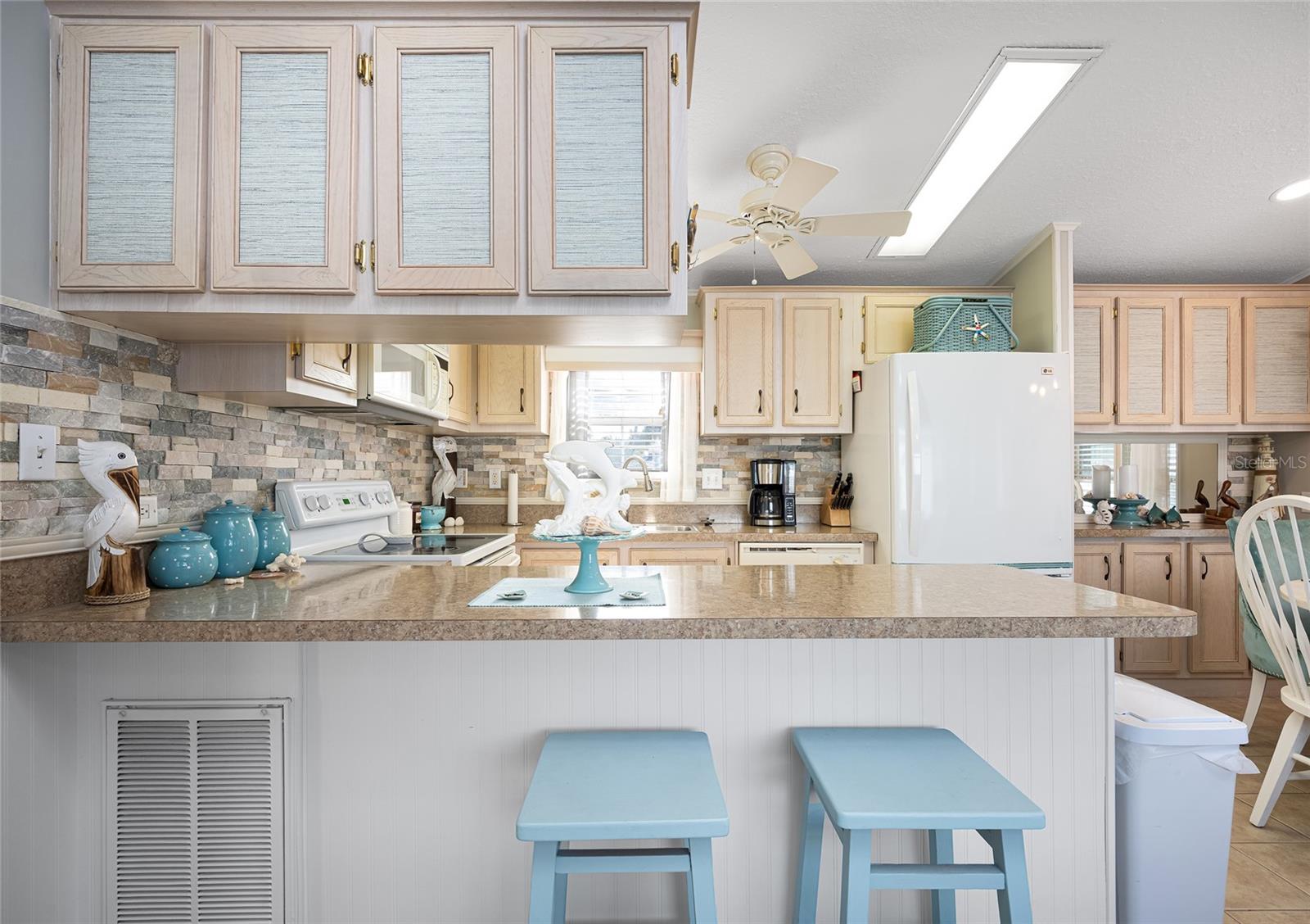 Image 16 of 63 For 95 Bainbridge Drive