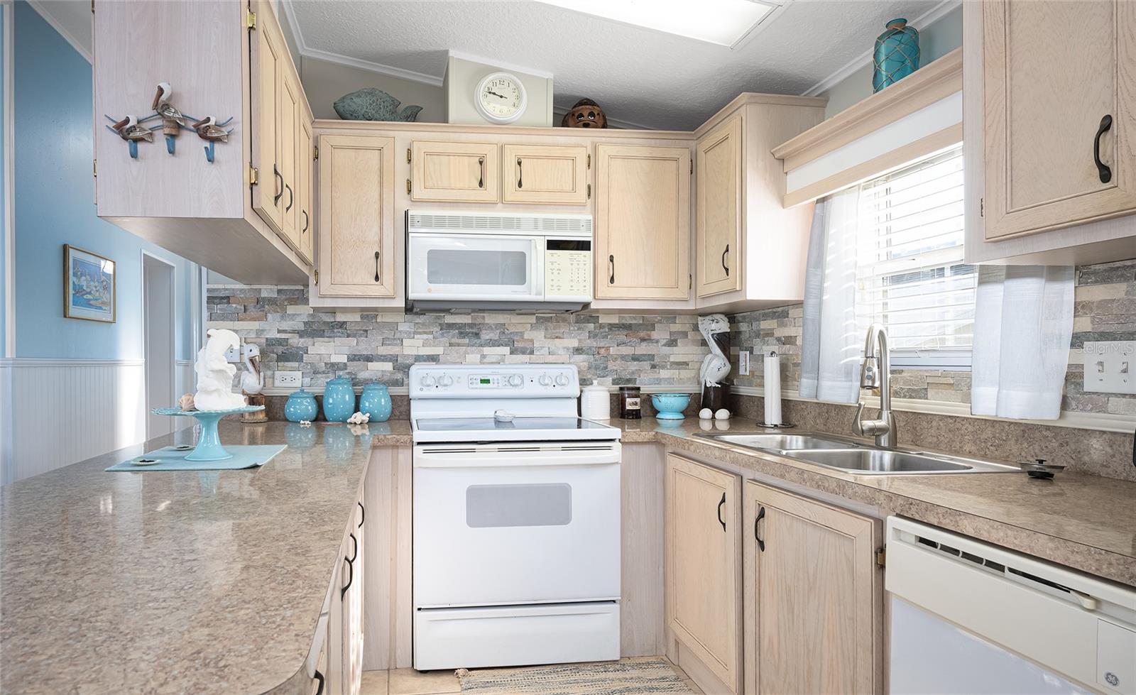 Image 18 of 63 For 95 Bainbridge Drive